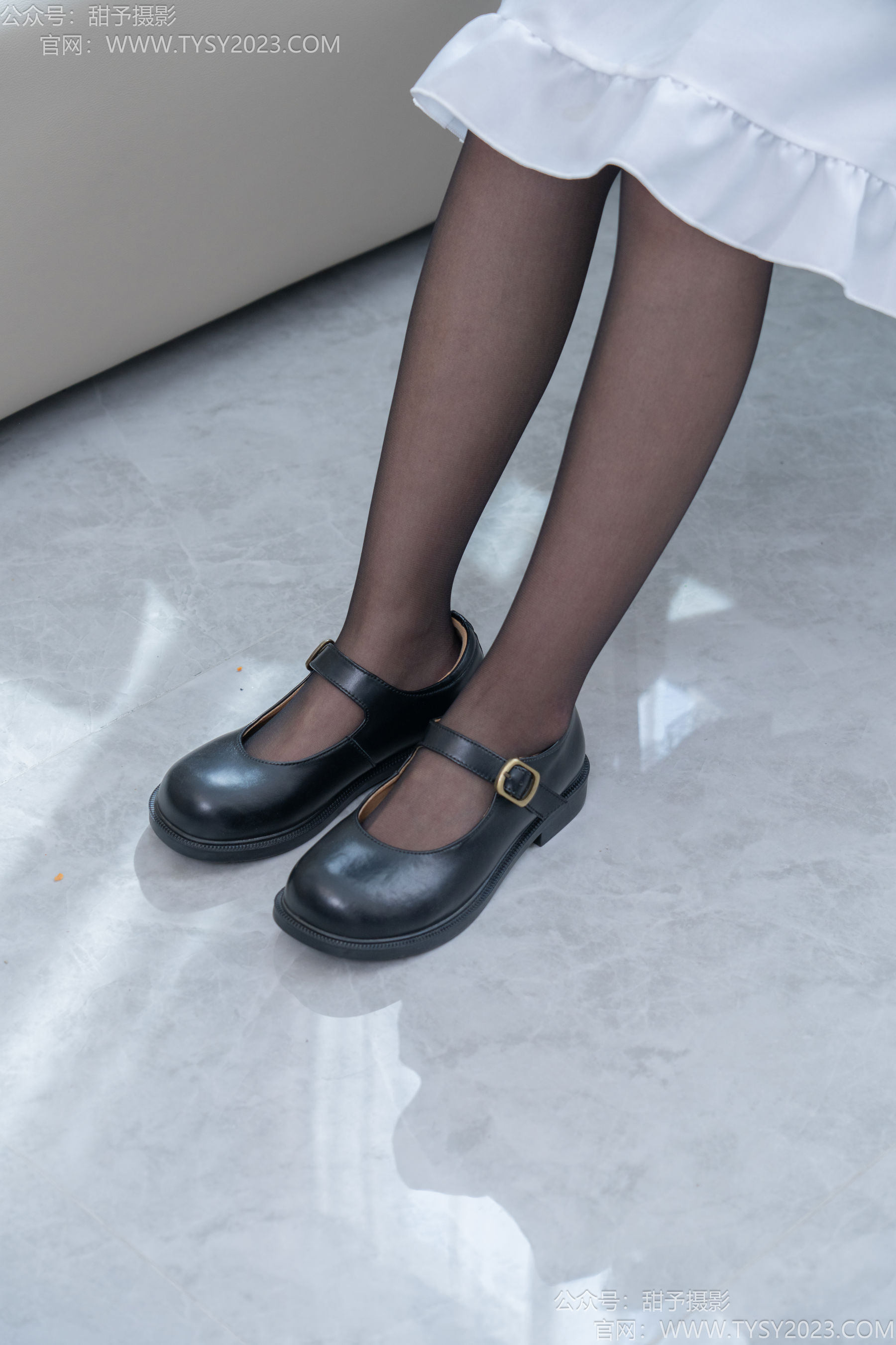 甜予摄影 No.195 贝壳 -皮鞋、薄黑丝、裸足、足印剧情/(129P)