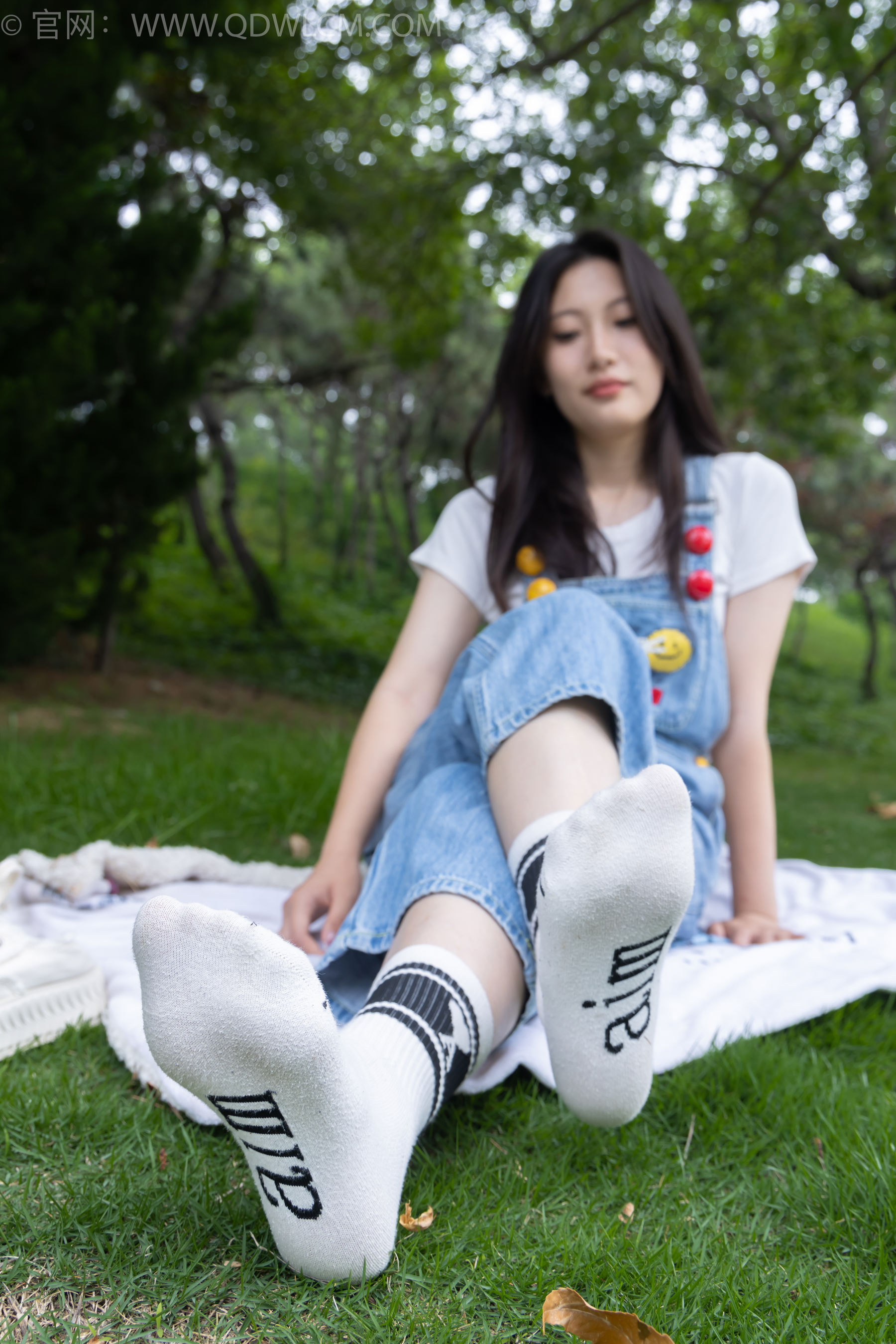 物恋传媒 No.2407 奶糖 - 帆布鞋、自然穿脏白棉袜、裸足/(160P)