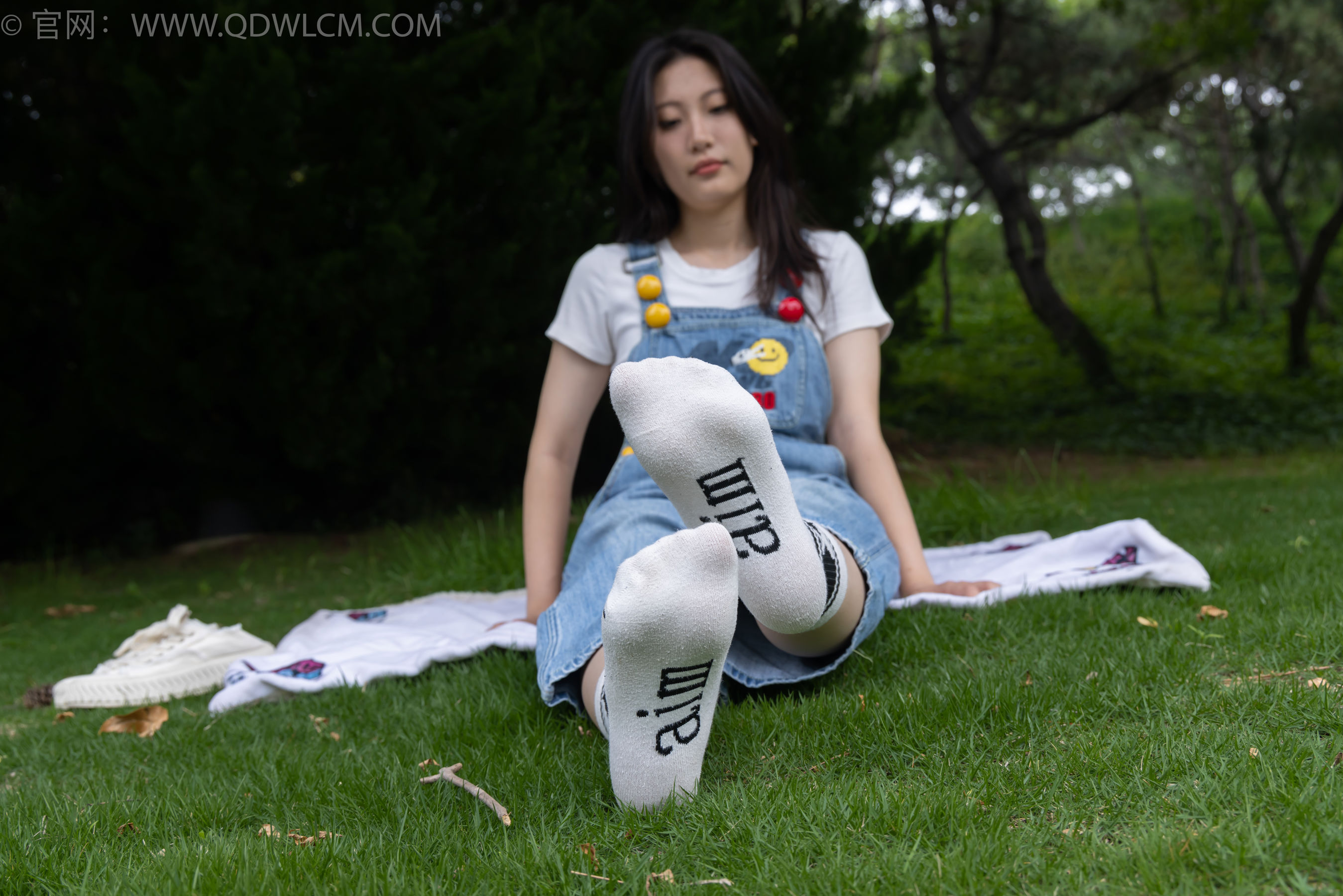 物恋传媒 No.2407 奶糖 - 帆布鞋、自然穿脏白棉袜、裸足/(160P)