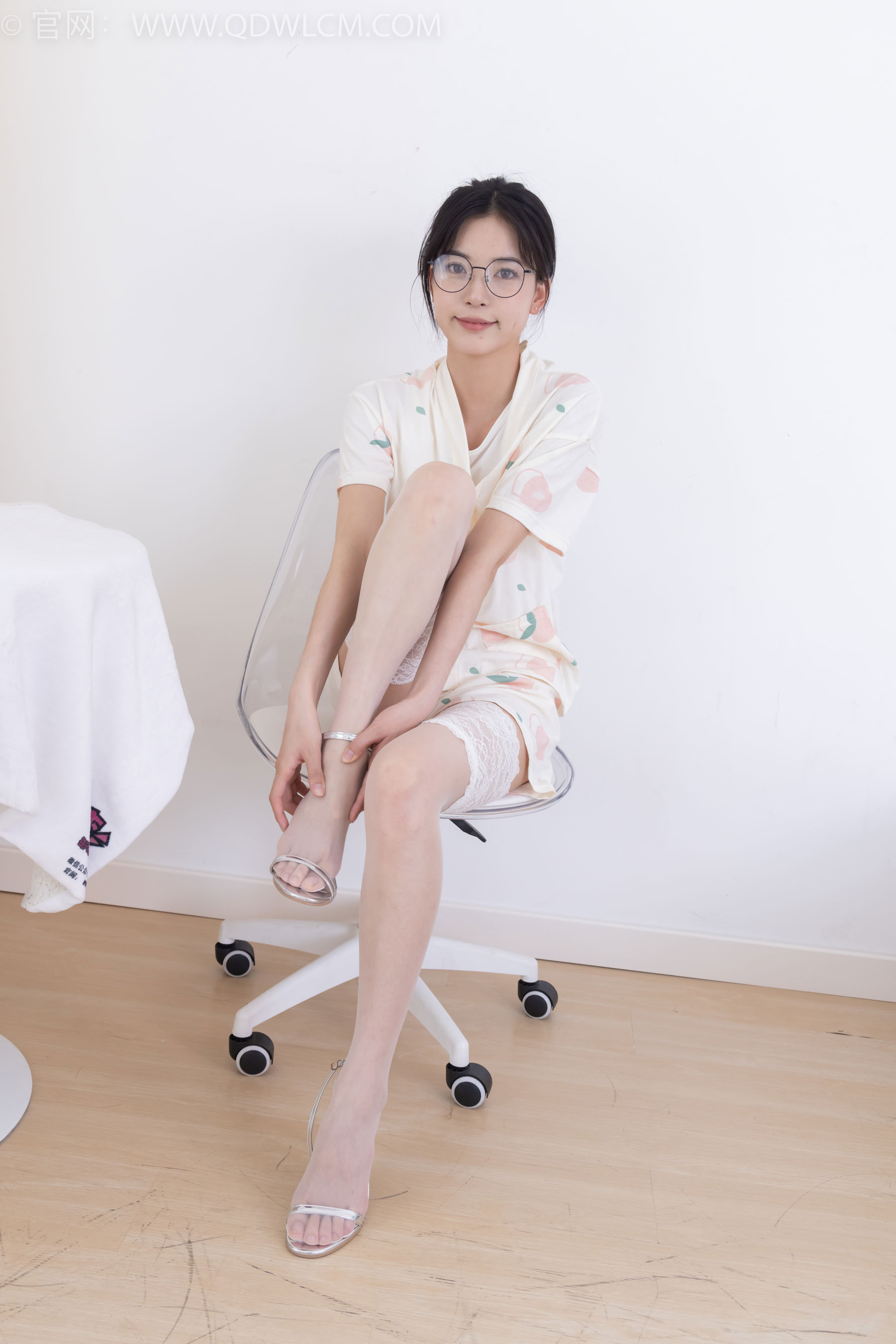 物恋传媒 No.2408 茯苓 - 高跟凉鞋、薄白丝/(160P)