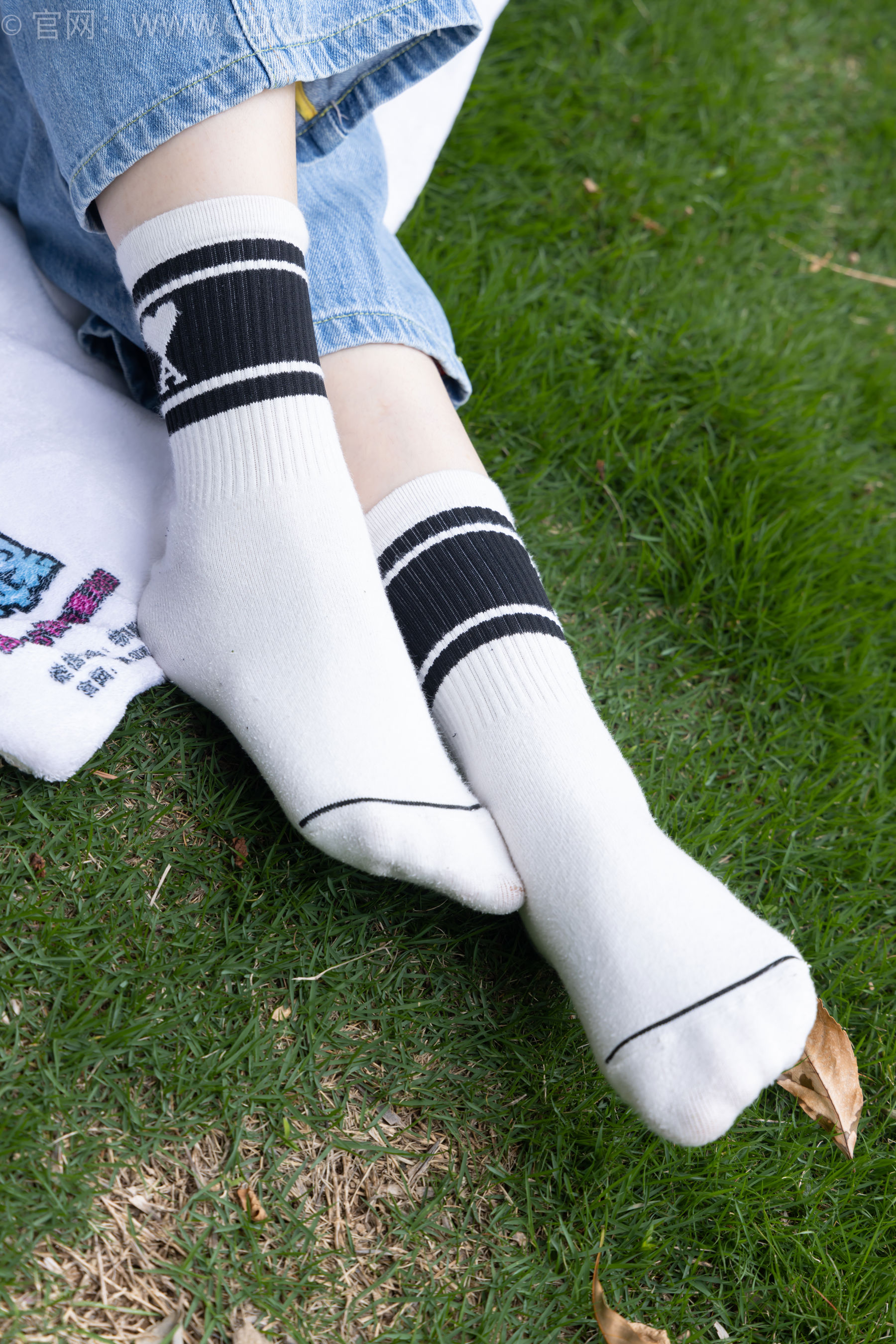 物恋传媒 No.2407 奶糖 - 帆布鞋、自然穿脏白棉袜、裸足/(160P)