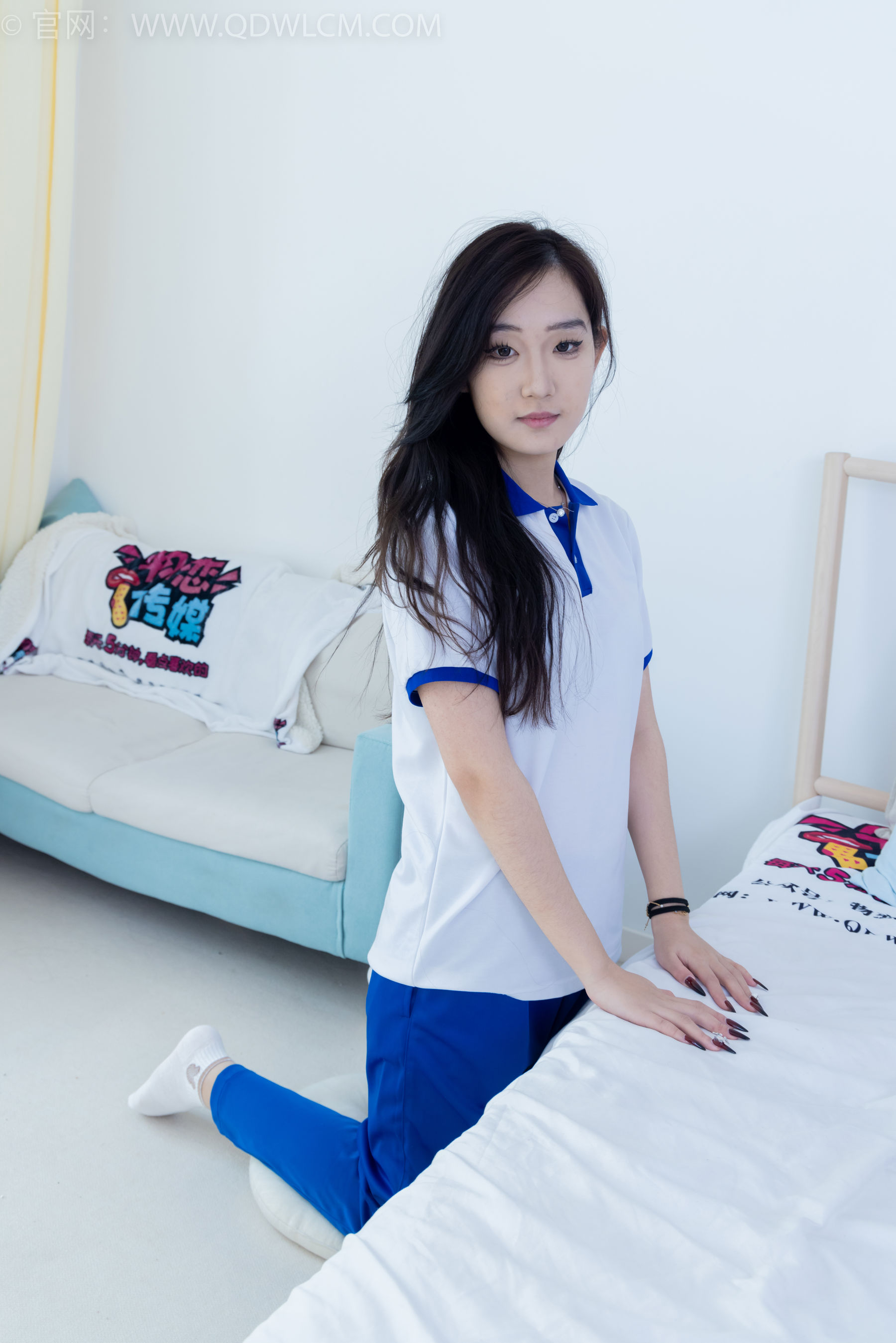 物恋传媒 No.2406 橙橙 - 帆布鞋、白棉袜、薄肉丝、校服裤里丝/(170P)