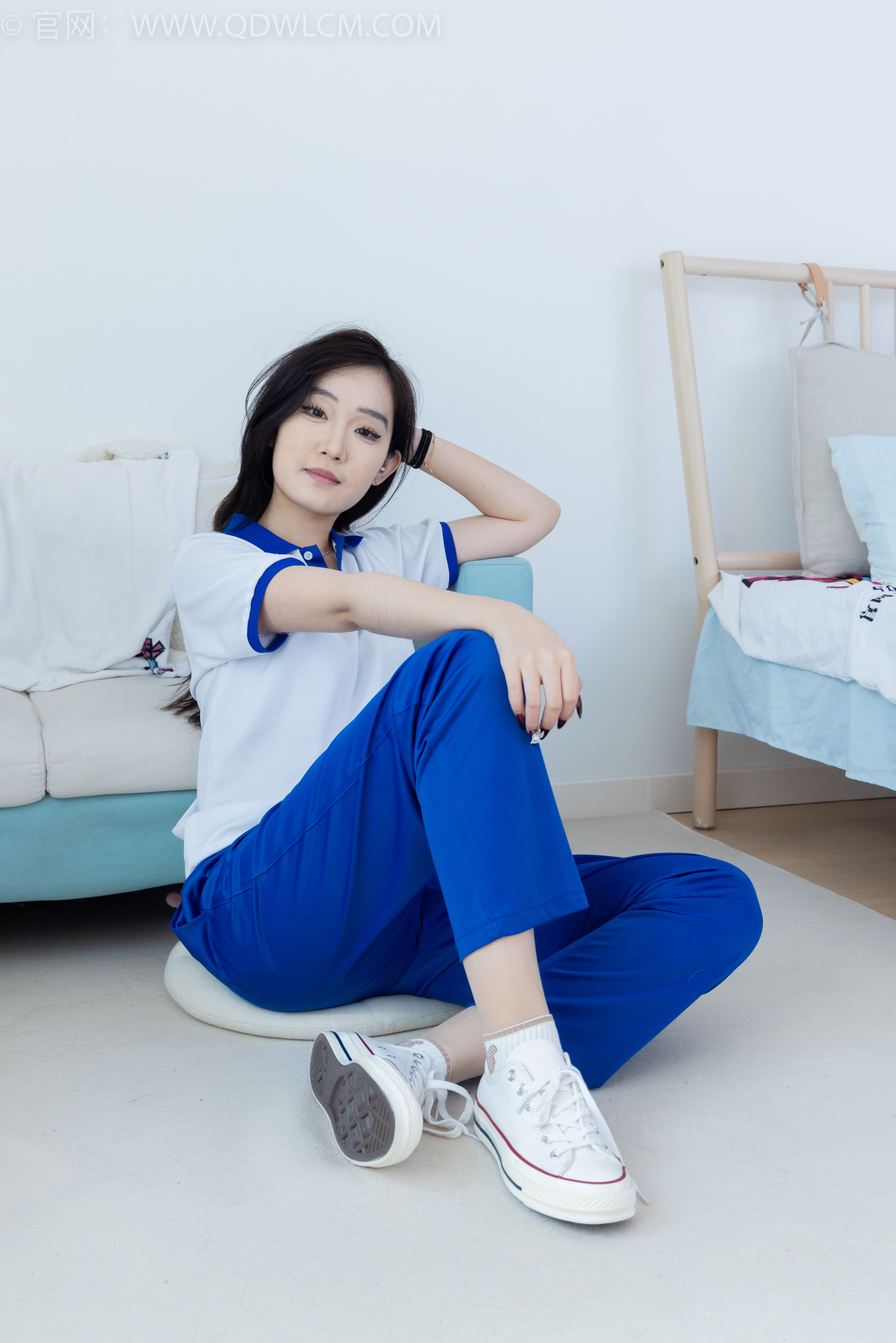 物恋传媒 No.2406 橙橙 - 帆布鞋、白棉袜、薄肉丝、校服裤里丝/(170P)