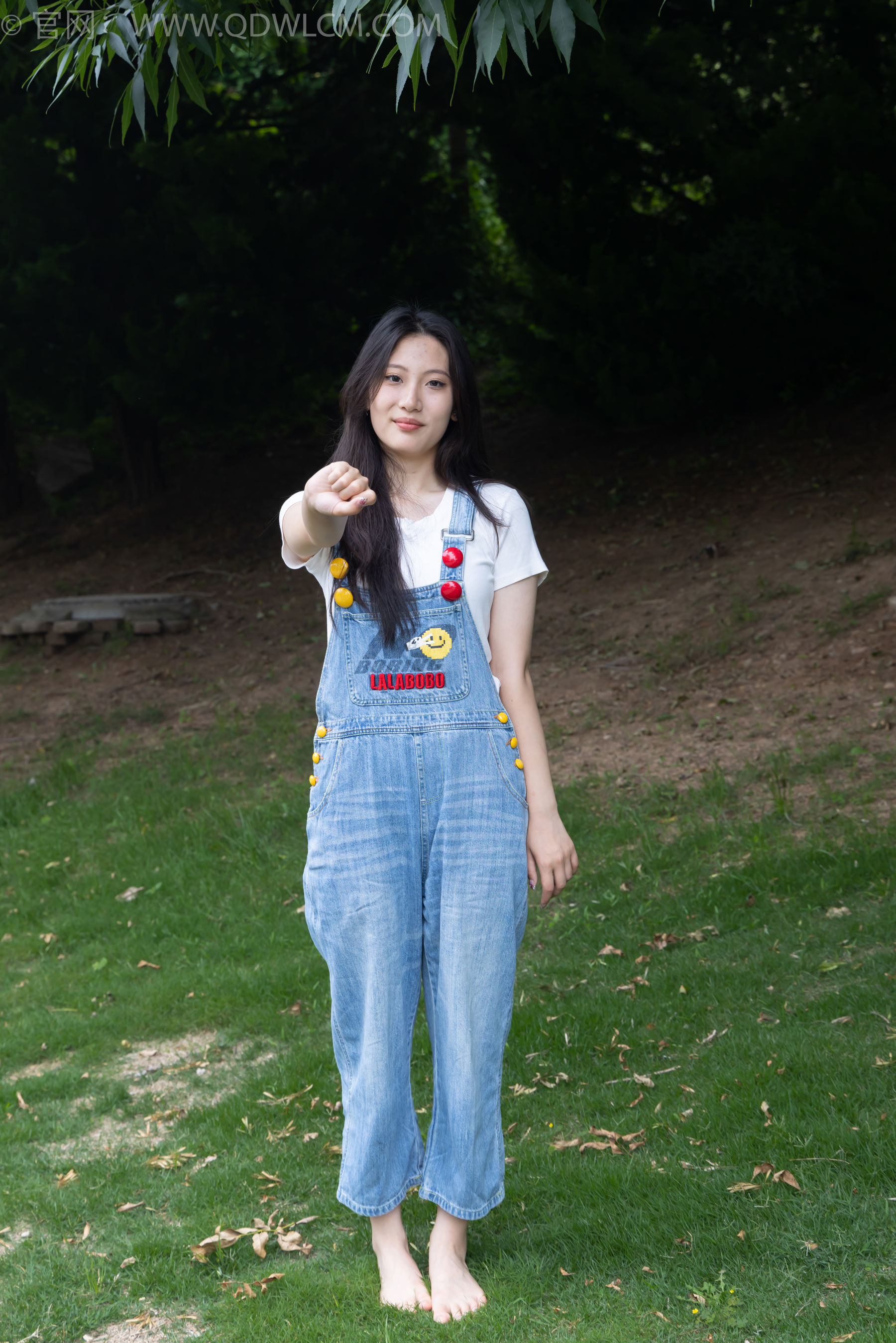 物恋传媒 No.2407 奶糖 - 帆布鞋、自然穿脏白棉袜、裸足/(160P)