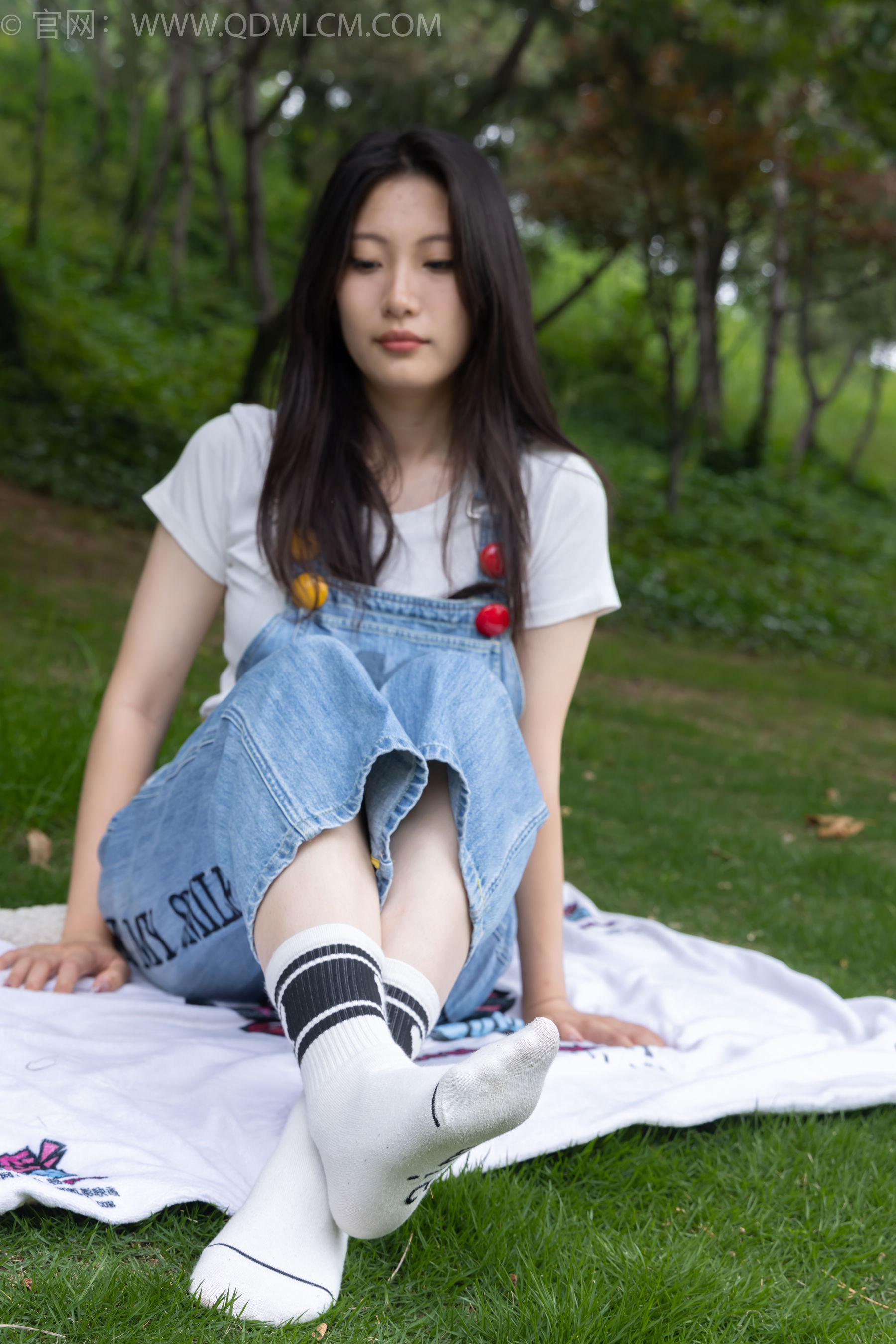 物恋传媒 No.2407 奶糖 - 帆布鞋、自然穿脏白棉袜、裸足/(160P)