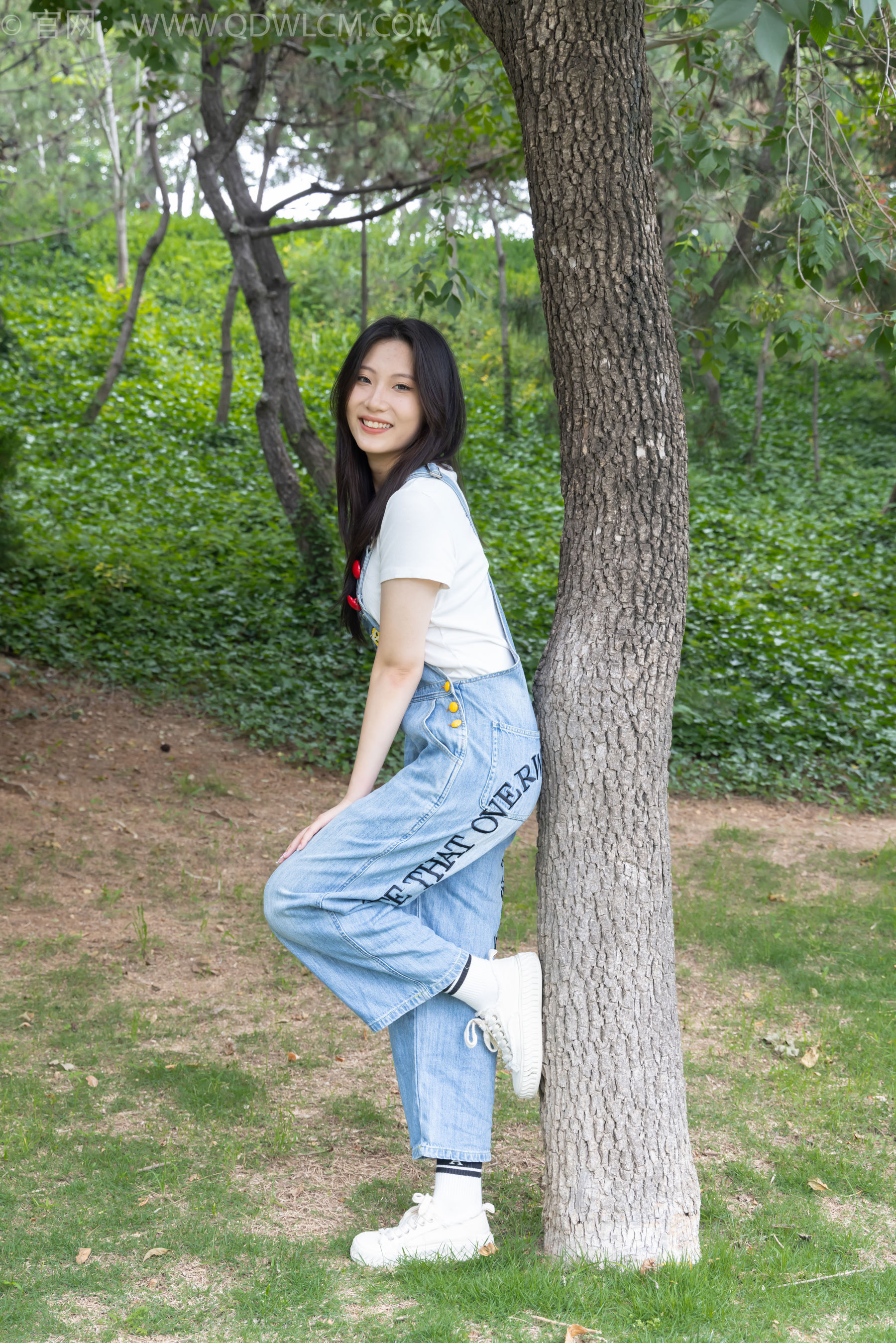 物恋传媒 No.2407 奶糖 - 帆布鞋、自然穿脏白棉袜、裸足/(160P)