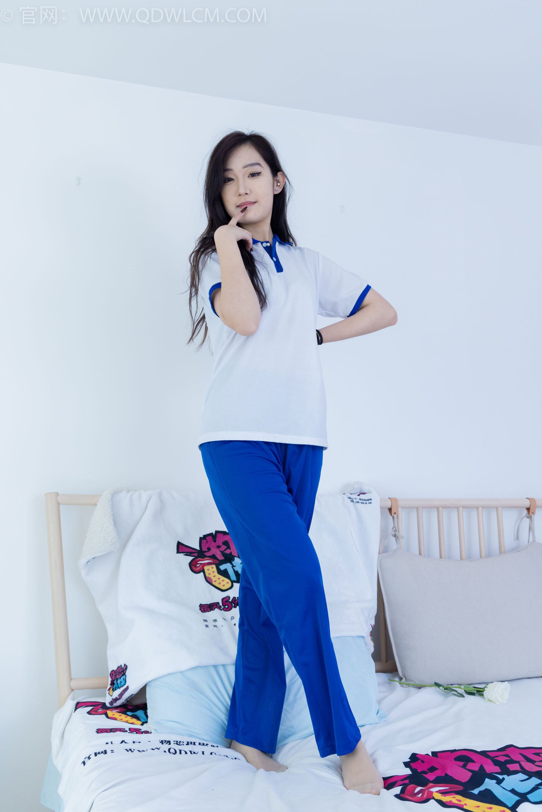 物恋传媒 No.2406 橙橙 - 帆布鞋、白棉袜、薄肉丝、校服裤里丝/(170P)