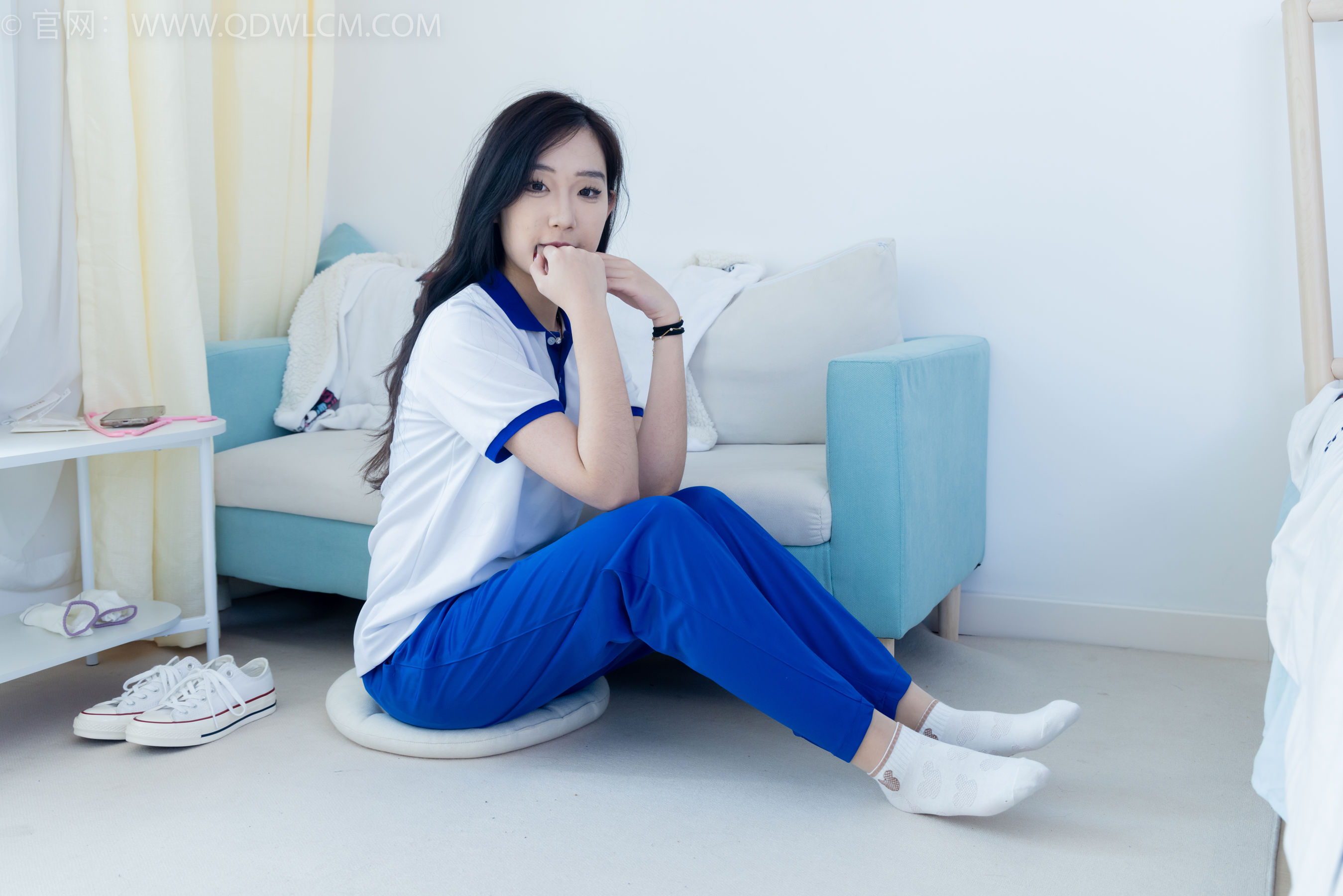 物恋传媒 No.2406 橙橙 - 帆布鞋、白棉袜、薄肉丝、校服裤里丝/(170P)