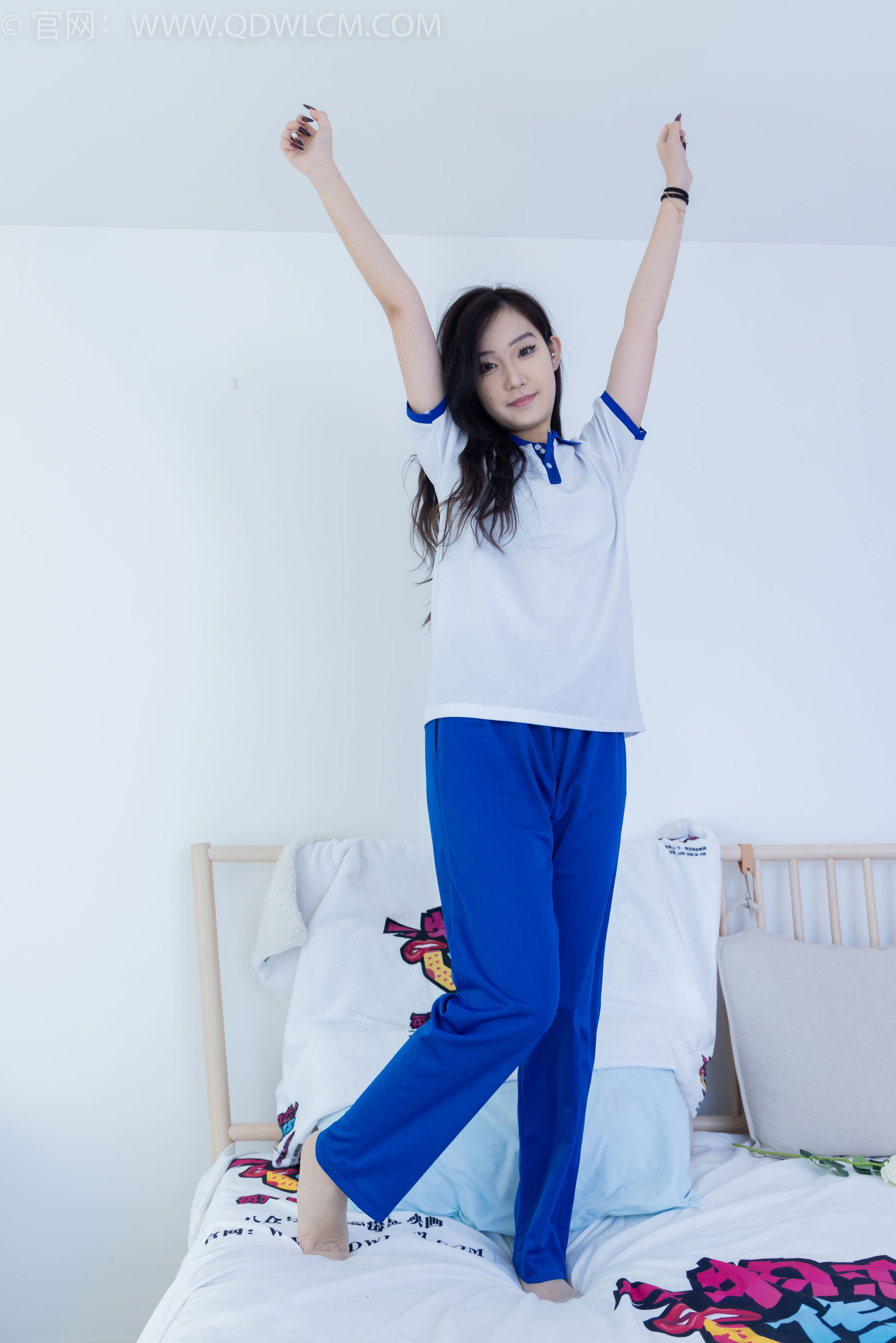 物恋传媒 No.2406 橙橙 - 帆布鞋、白棉袜、薄肉丝、校服裤里丝/(170P)