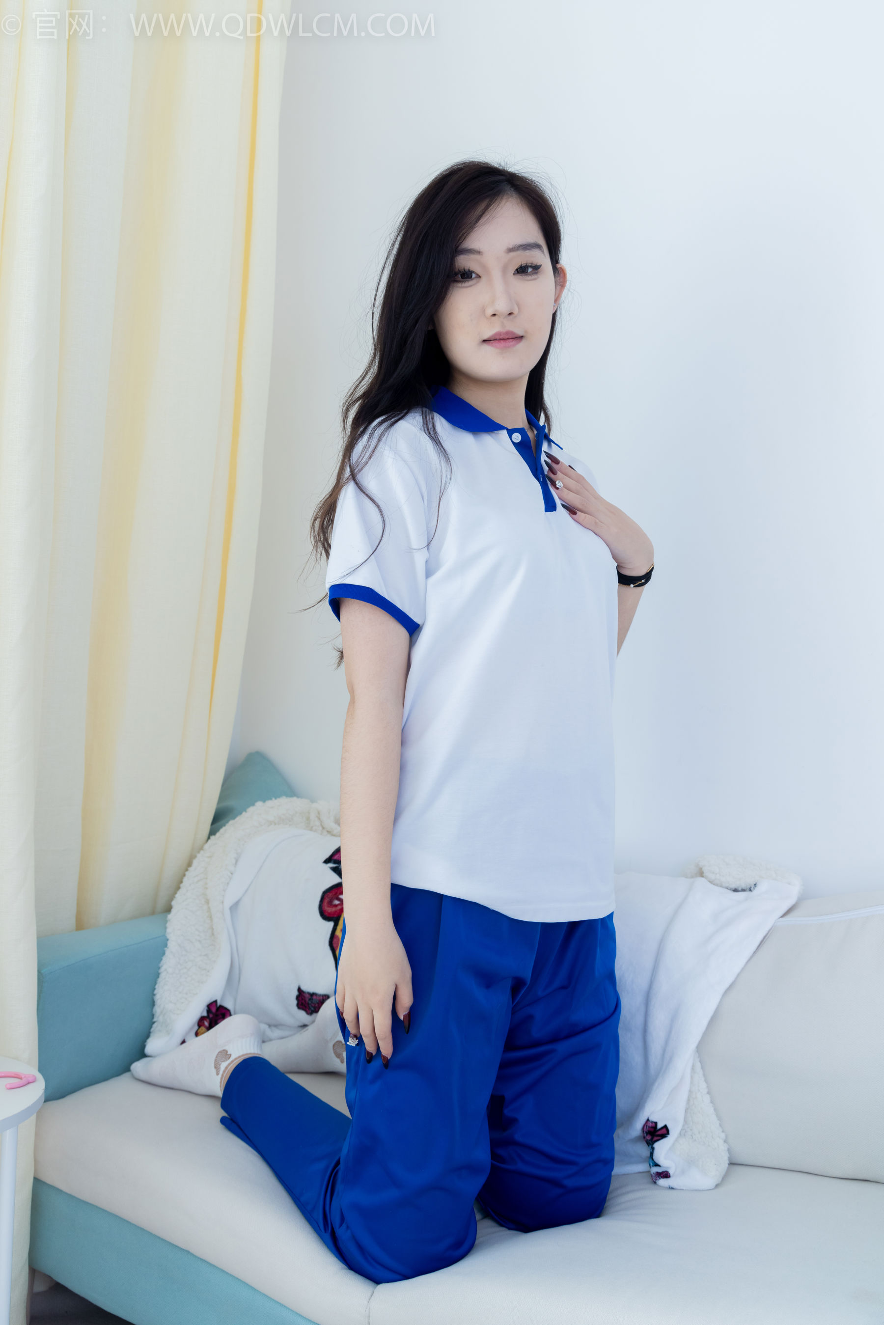 物恋传媒 No.2406 橙橙 - 帆布鞋、白棉袜、薄肉丝、校服裤里丝/(170P)