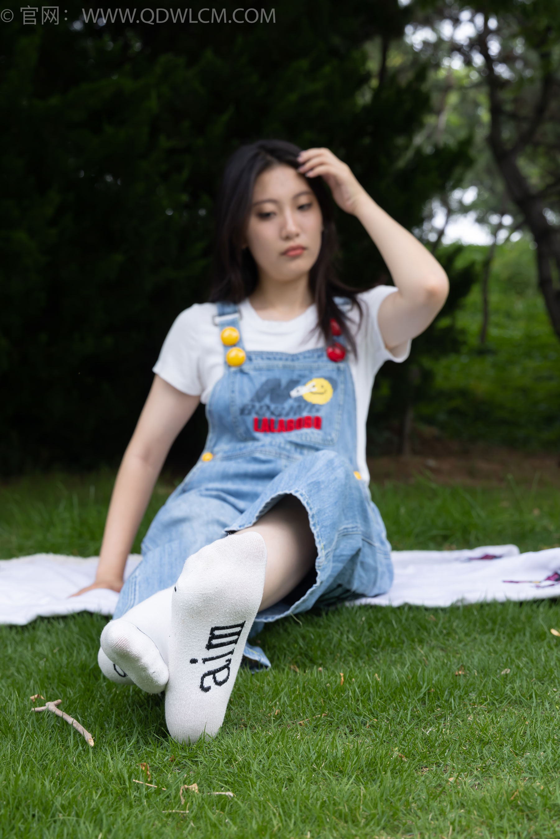 物恋传媒 No.2407 奶糖 - 帆布鞋、自然穿脏白棉袜、裸足/(160P)