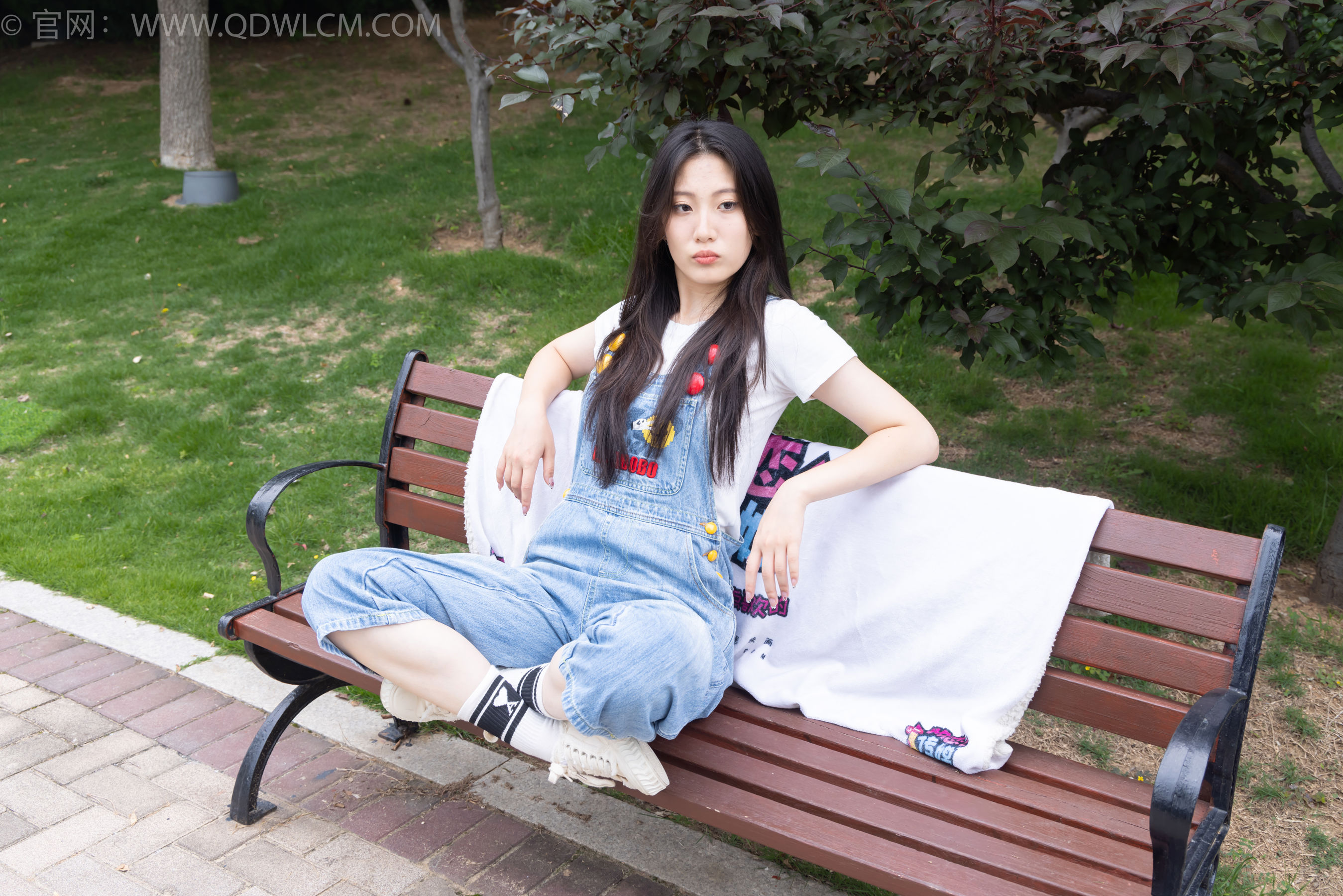 物恋传媒 No.2407 奶糖 - 帆布鞋、自然穿脏白棉袜、裸足/(160P)