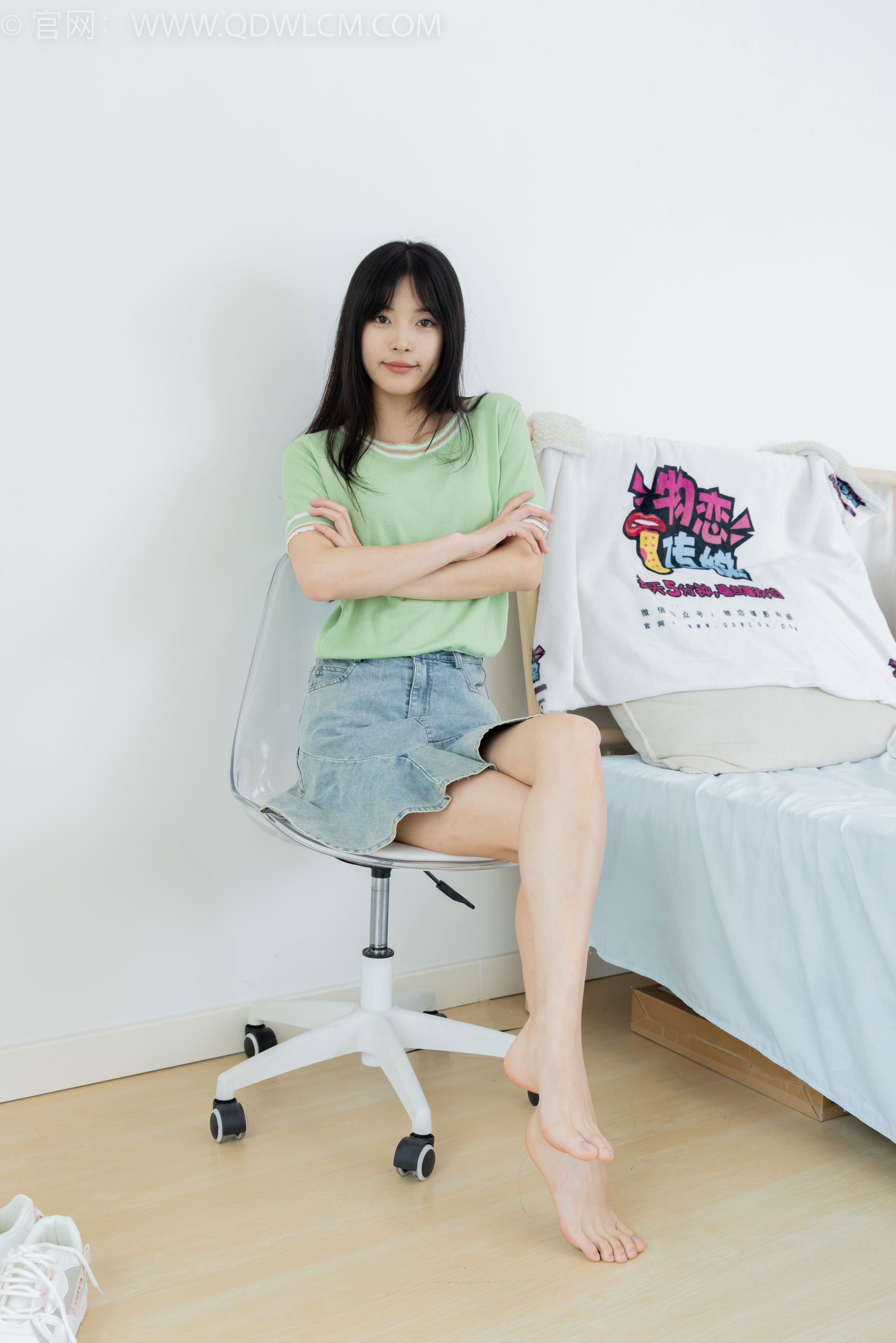 物恋传媒 No.2402 茯苓 - 板鞋、白棉袜、裸足/(190P)