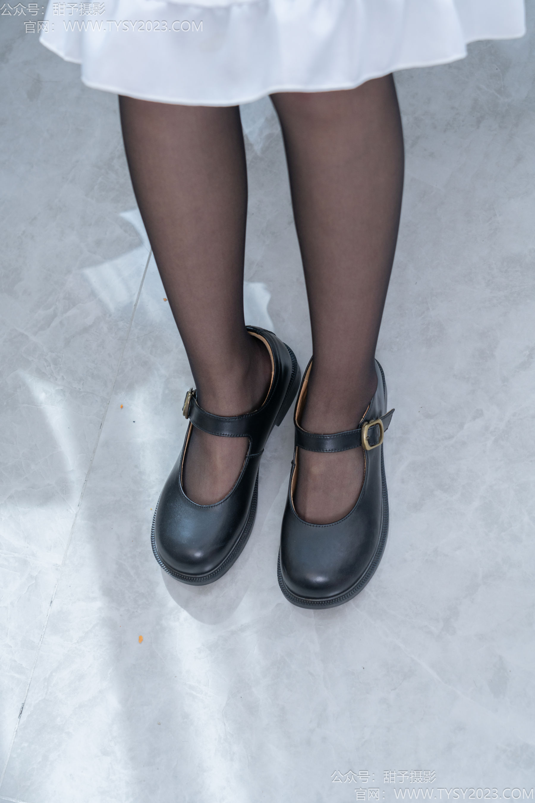 甜予摄影 No.195 贝壳 -皮鞋、薄黑丝、裸足、足印剧情/(129P)