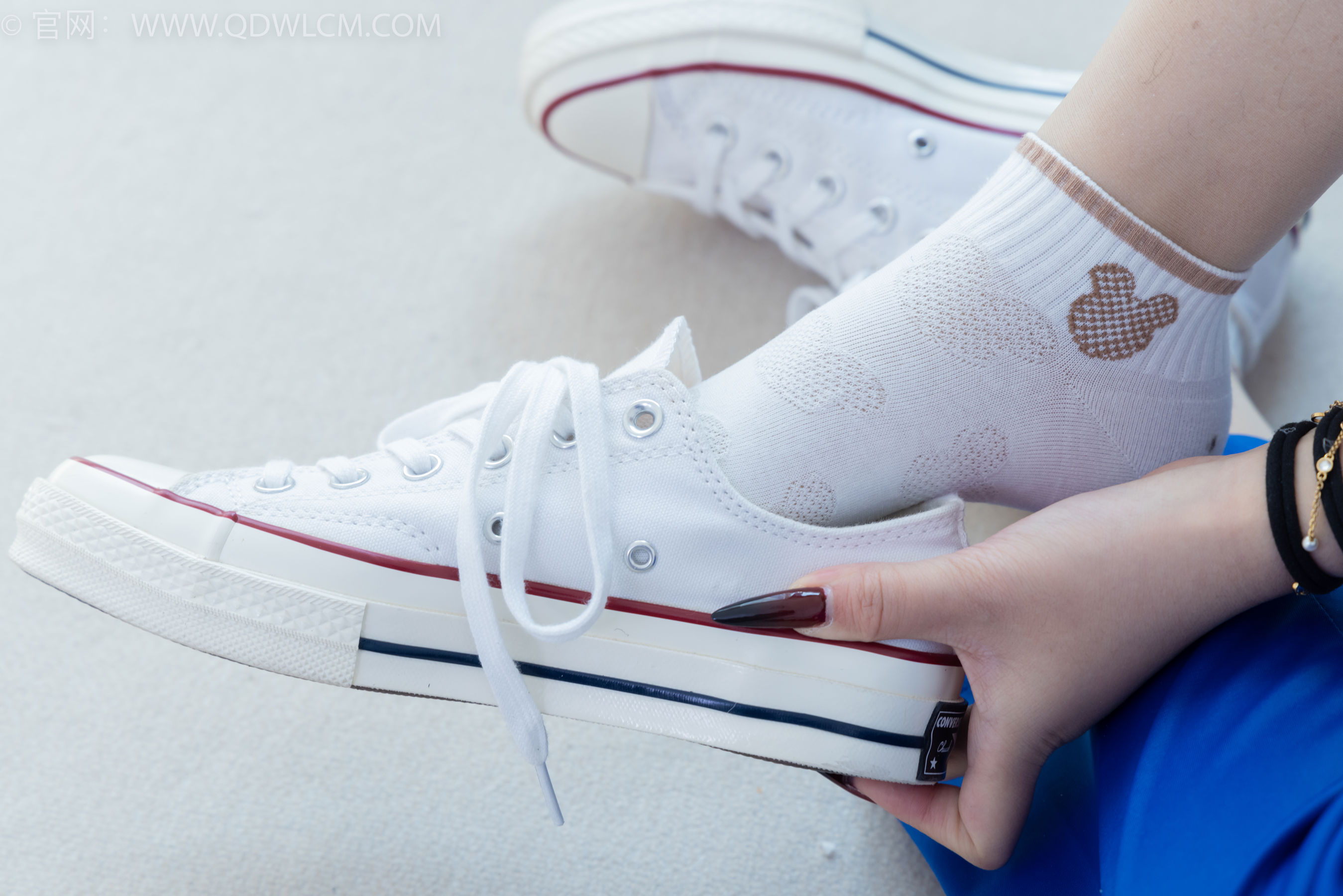 物恋传媒 No.2406 橙橙 - 帆布鞋、白棉袜、薄肉丝、校服裤里丝/(170P)