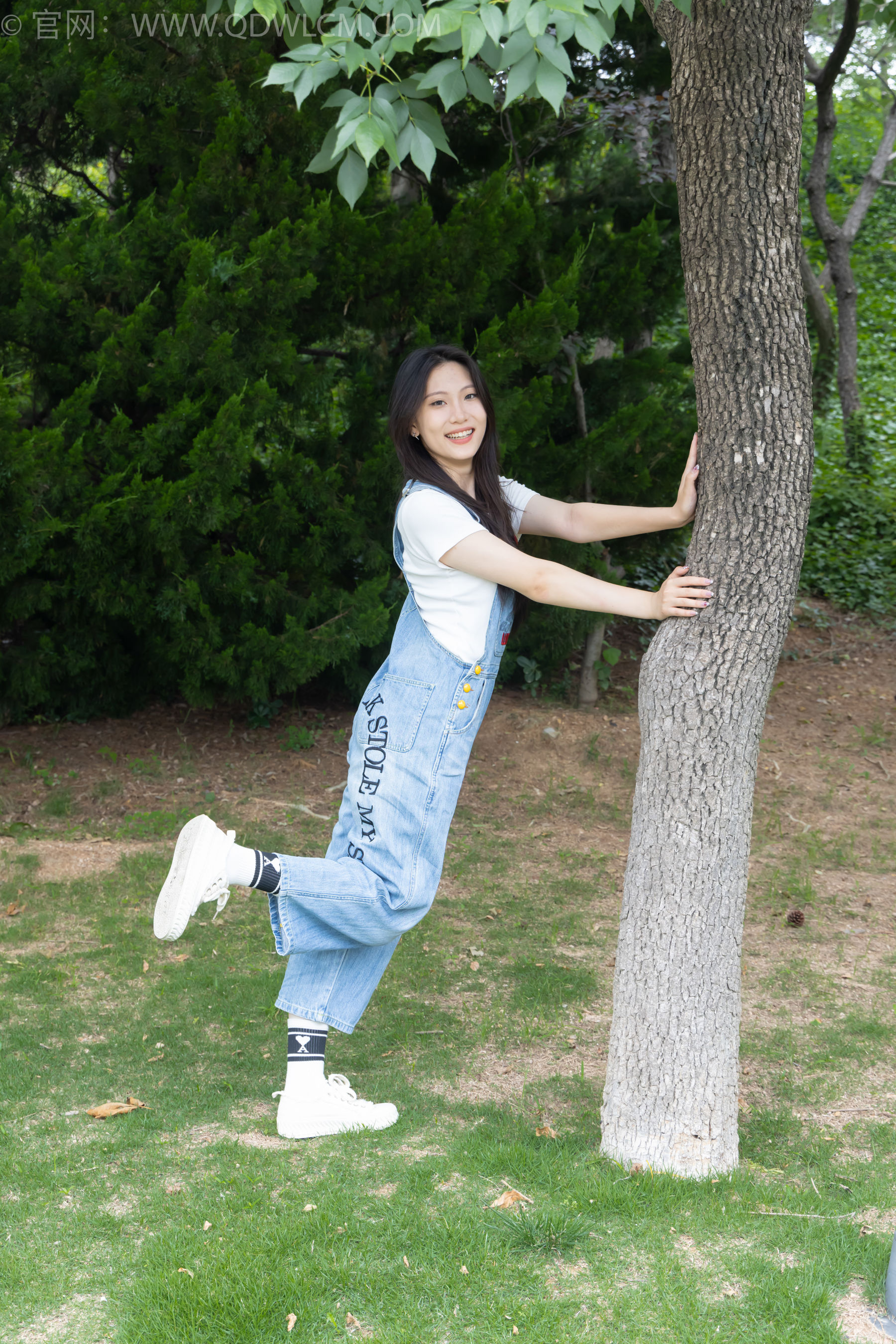 物恋传媒 No.2407 奶糖 - 帆布鞋、自然穿脏白棉袜、裸足/(160P)