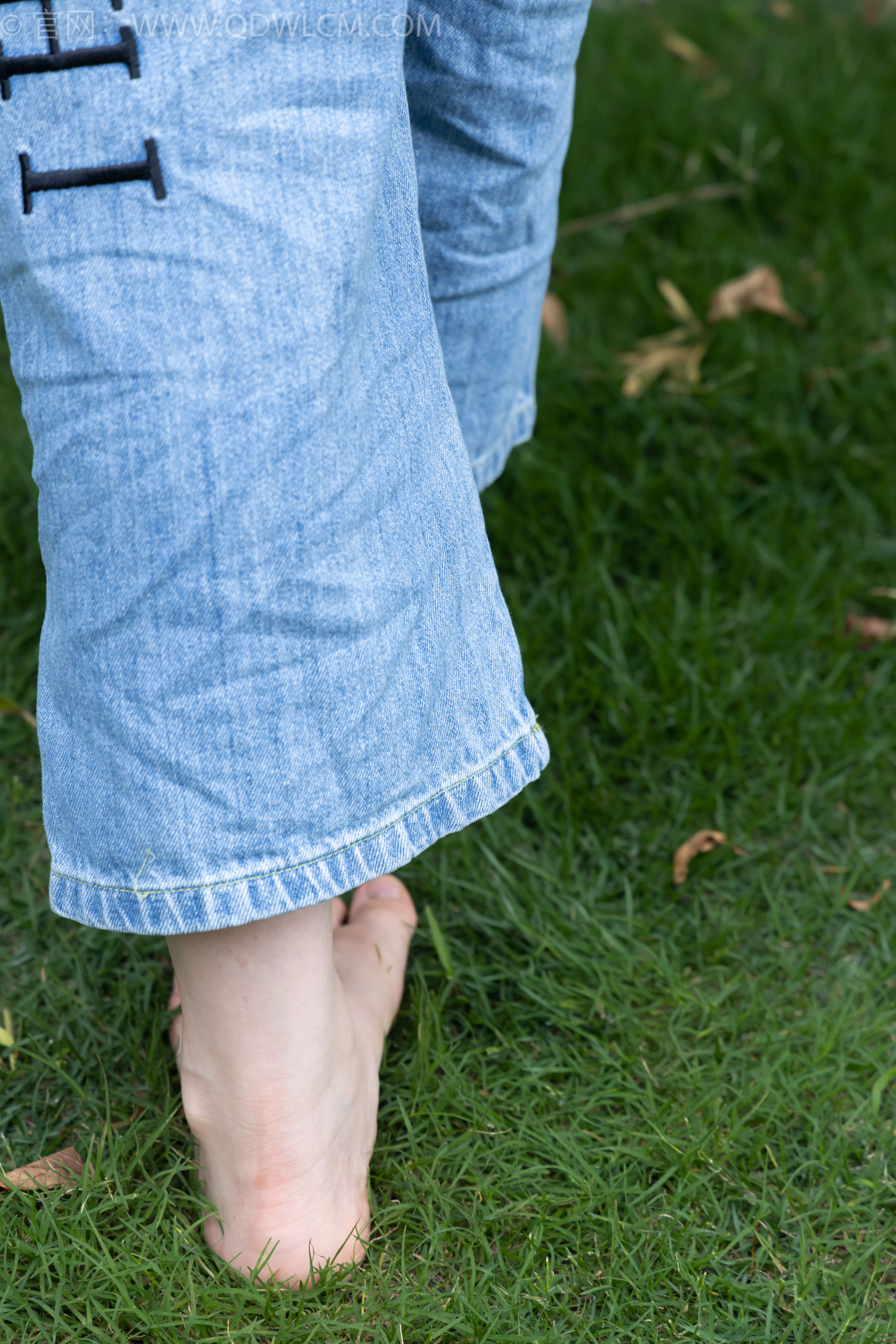 物恋传媒 No.2407 奶糖 - 帆布鞋、自然穿脏白棉袜、裸足/(160P)