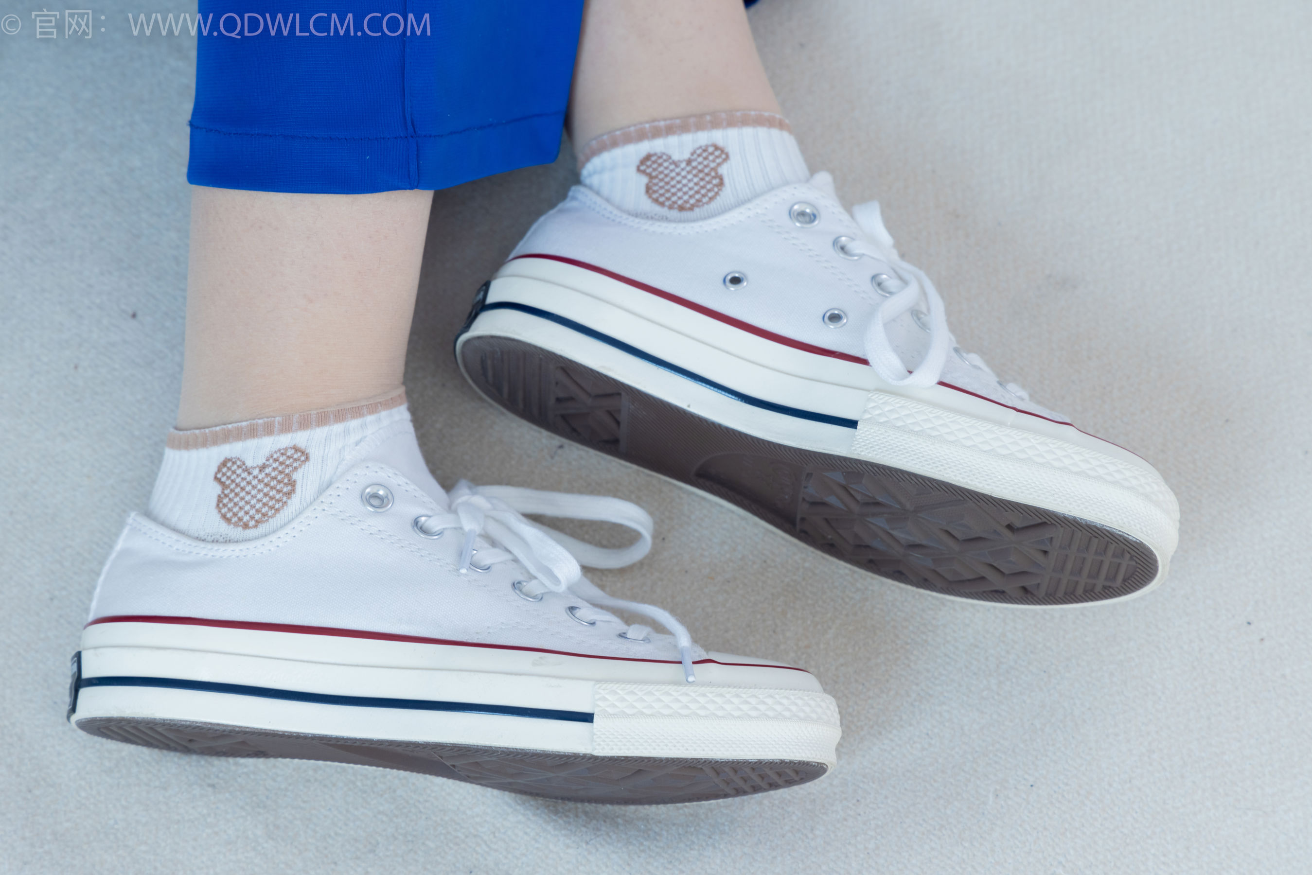 物恋传媒 No.2406 橙橙 - 帆布鞋、白棉袜、薄肉丝、校服裤里丝/(170P)