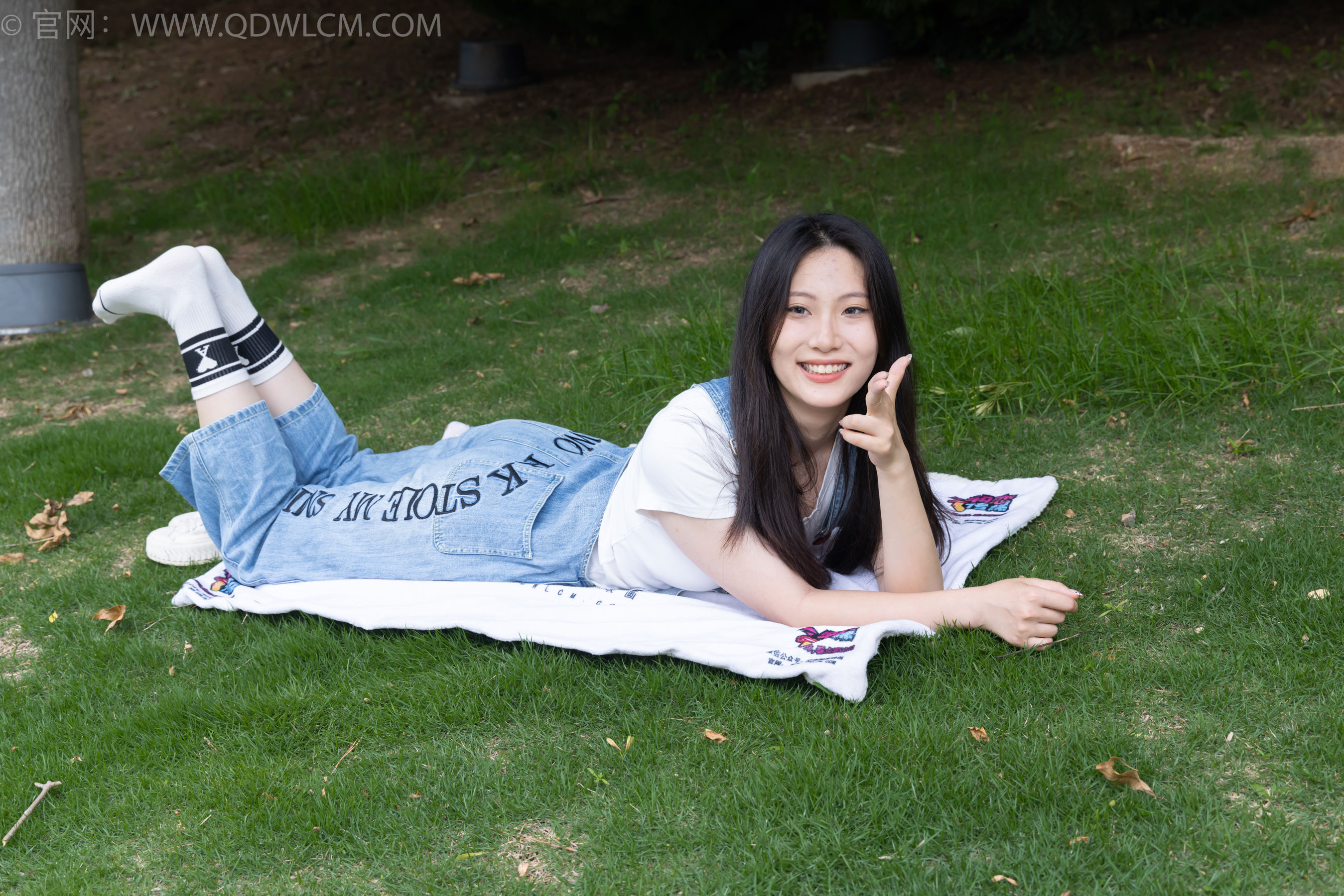 物恋传媒 No.2407 奶糖 - 帆布鞋、自然穿脏白棉袜、裸足/(160P)