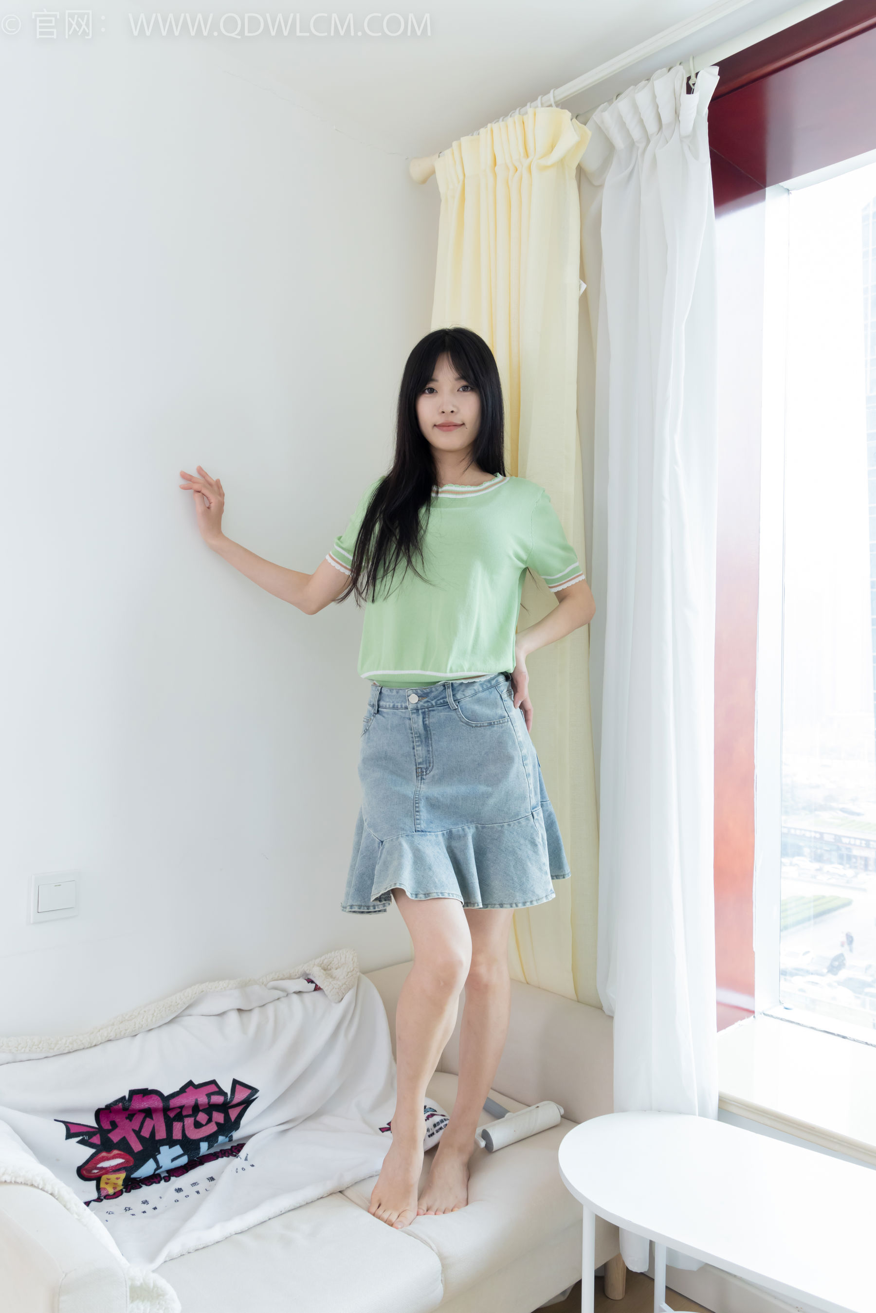 物恋传媒 No.2402 茯苓 - 板鞋、白棉袜、裸足/(190P)