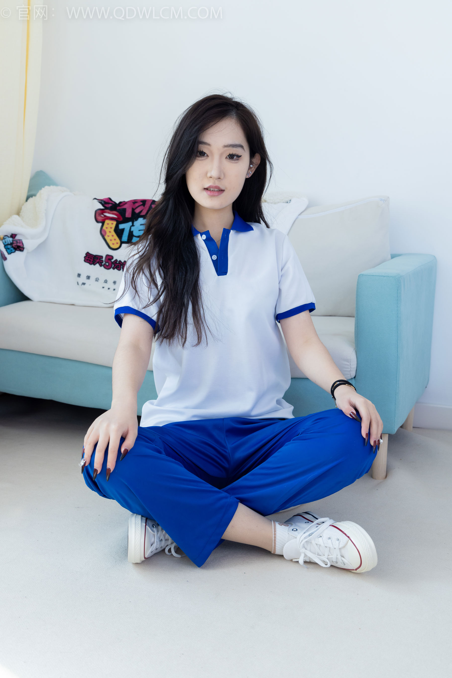 物恋传媒 No.2406 橙橙 - 帆布鞋、白棉袜、薄肉丝、校服裤里丝/(170P)