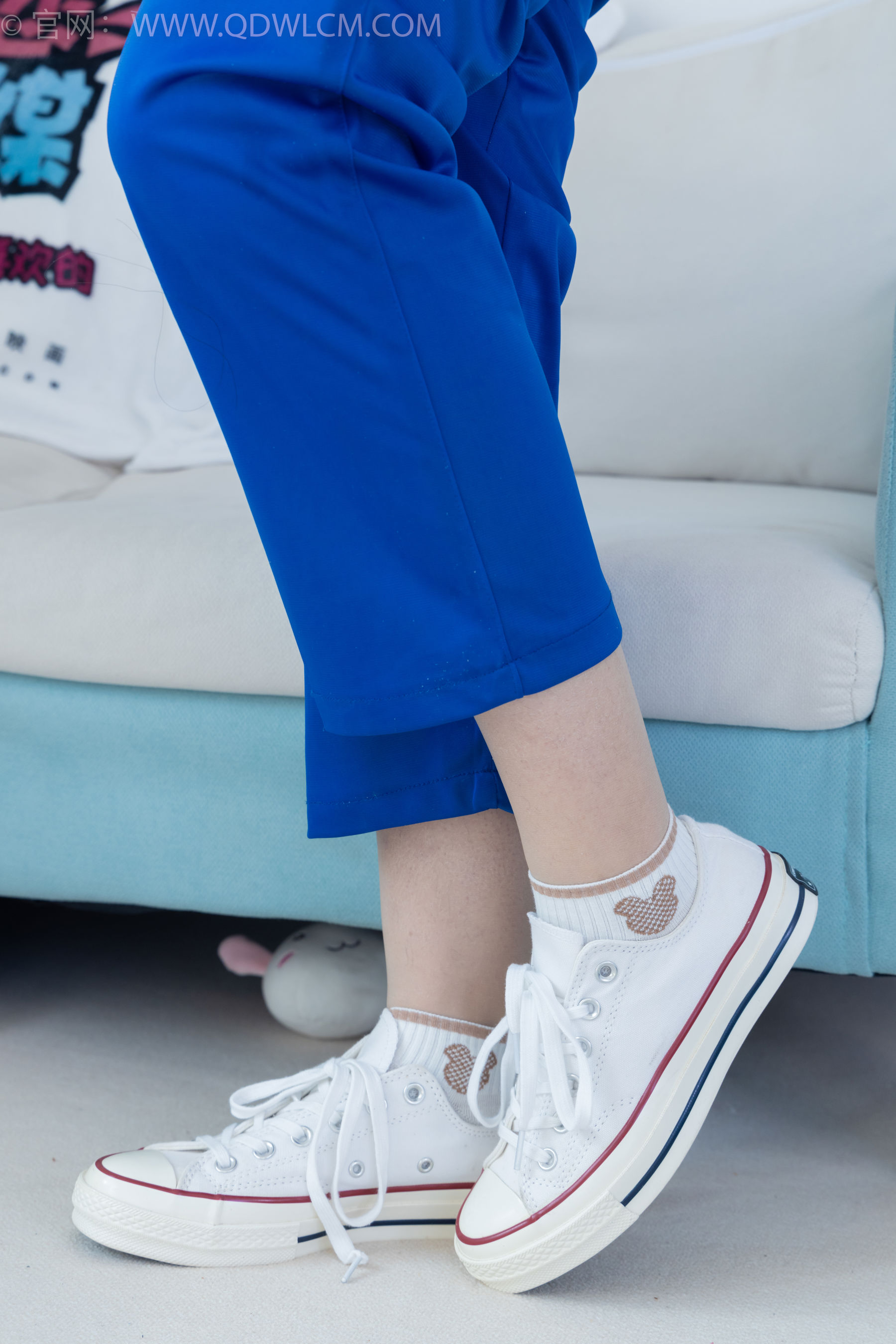 物恋传媒 No.2406 橙橙 - 帆布鞋、白棉袜、薄肉丝、校服裤里丝/(170P)