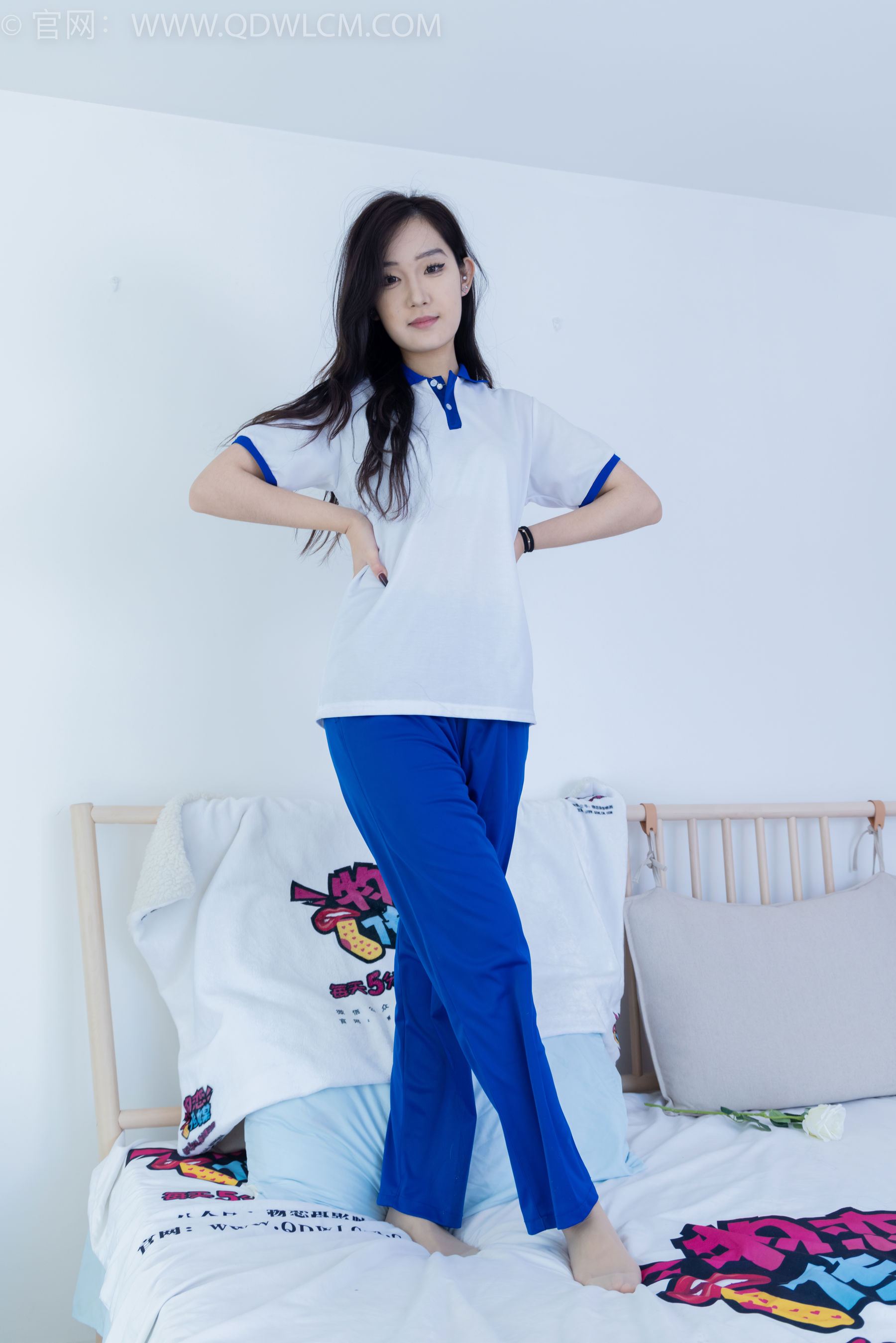 物恋传媒 No.2406 橙橙 - 帆布鞋、白棉袜、薄肉丝、校服裤里丝/(170P)