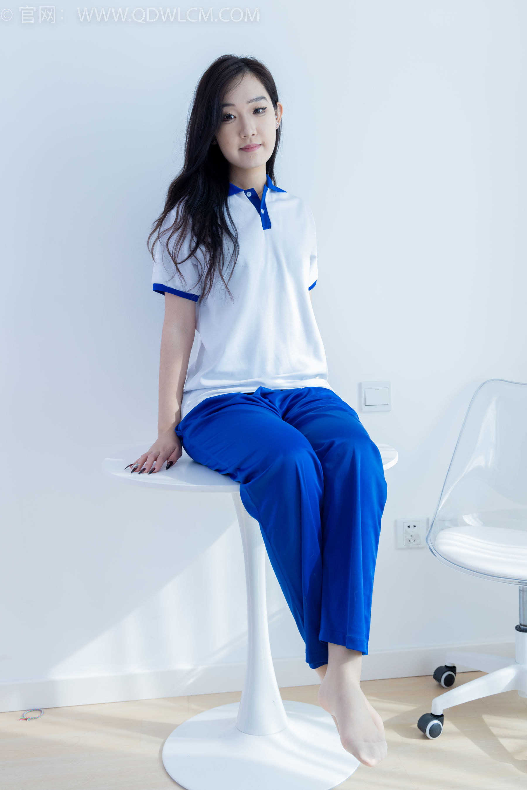 物恋传媒 No.2406 橙橙 - 帆布鞋、白棉袜、薄肉丝、校服裤里丝/(170P)