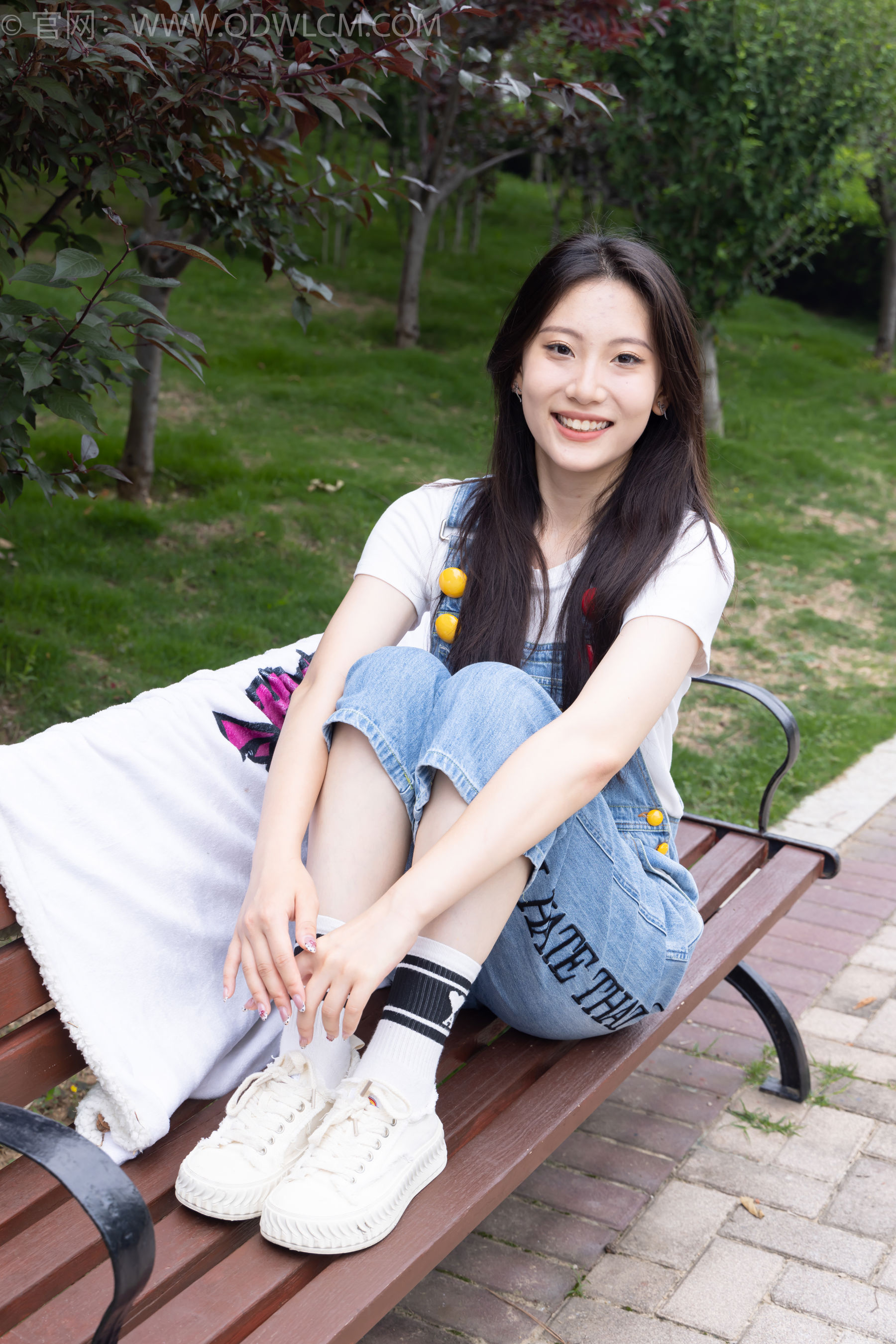 物恋传媒 No.2407 奶糖 - 帆布鞋、自然穿脏白棉袜、裸足/(160P)