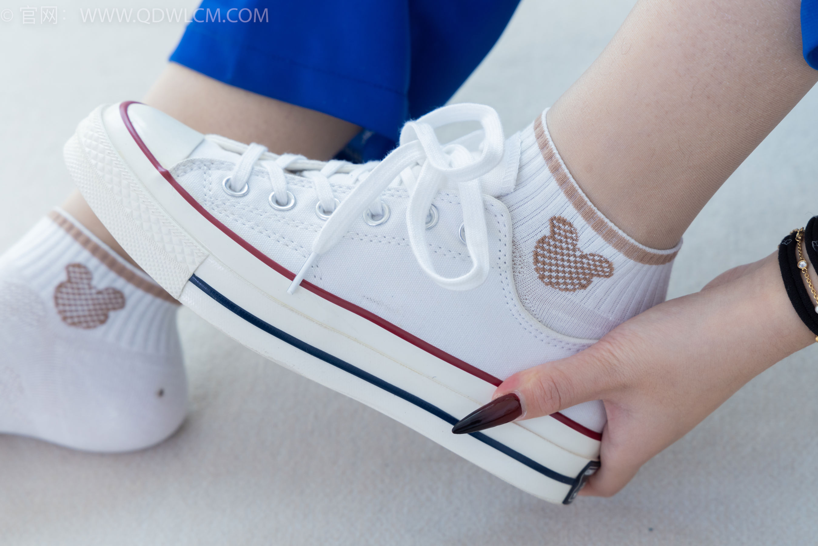 物恋传媒 No.2406 橙橙 - 帆布鞋、白棉袜、薄肉丝、校服裤里丝/(170P)