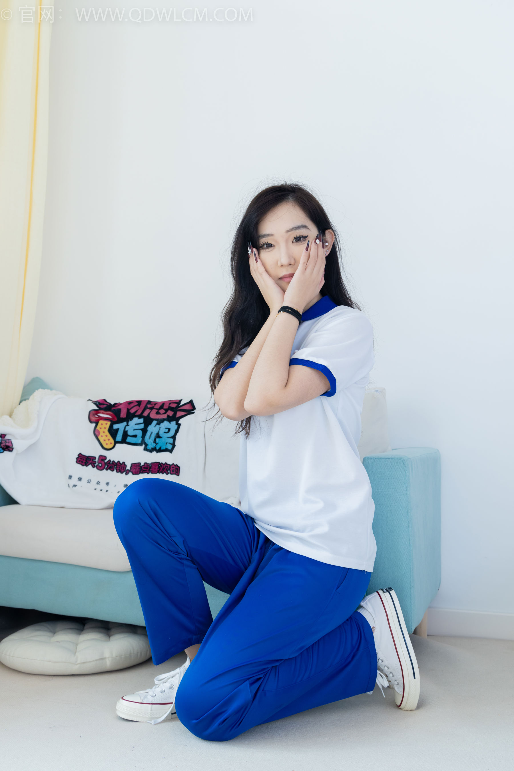 物恋传媒 No.2406 橙橙 - 帆布鞋、白棉袜、薄肉丝、校服裤里丝/(170P)