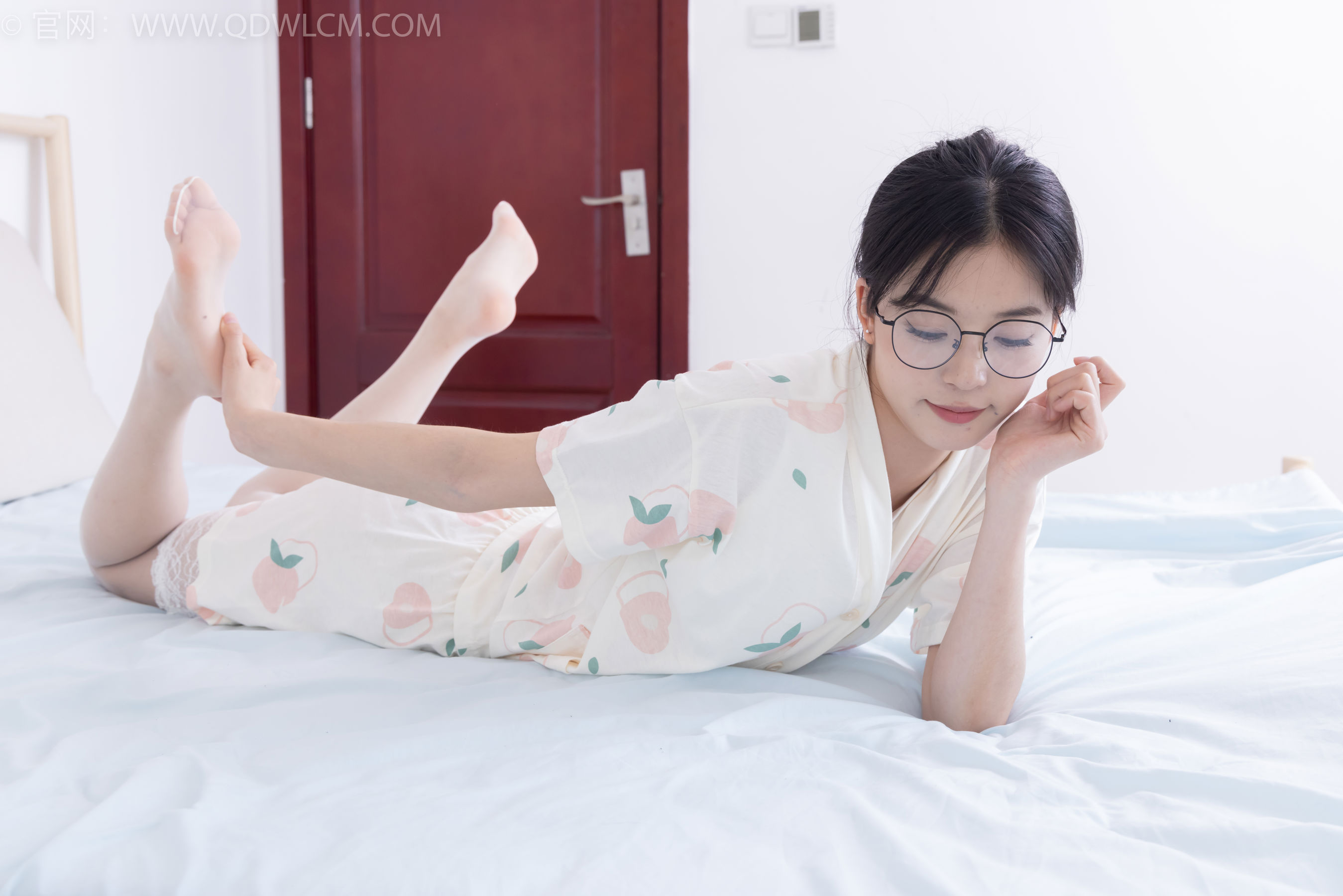 物恋传媒 No.2408 茯苓 - 高跟凉鞋、薄白丝/(160P)