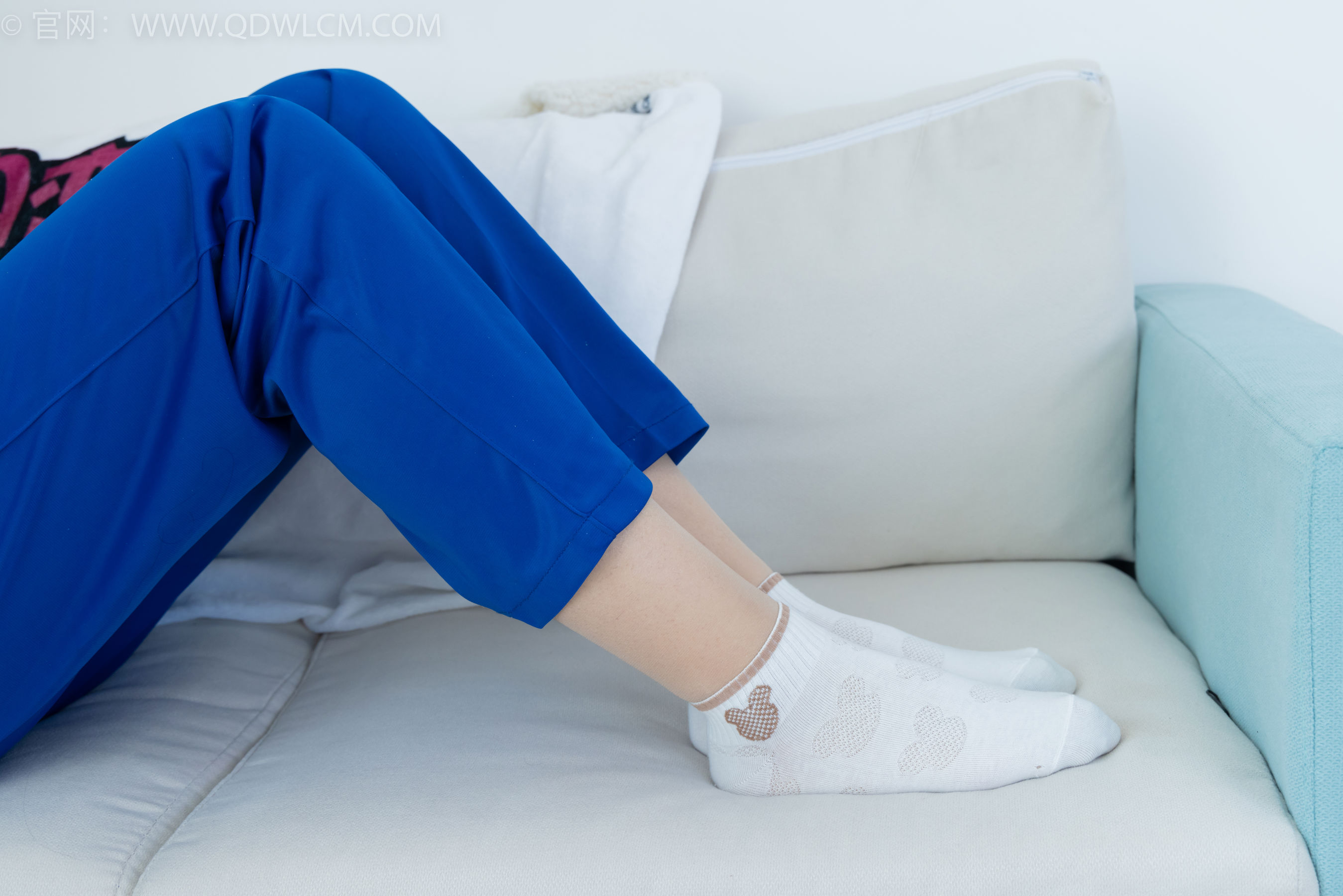 物恋传媒 No.2406 橙橙 - 帆布鞋、白棉袜、薄肉丝、校服裤里丝/(170P)