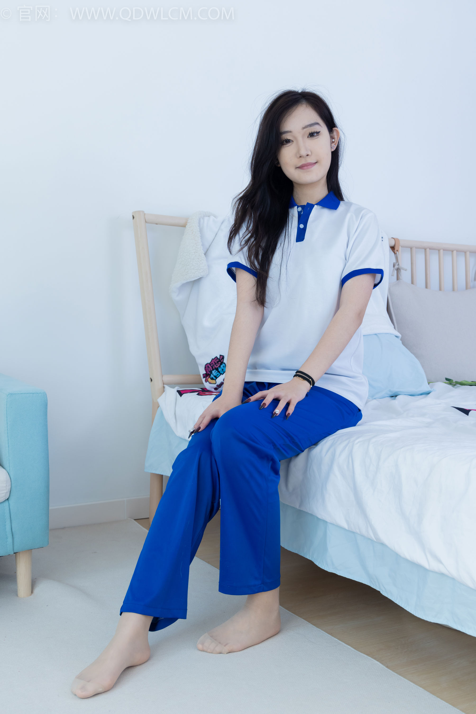 物恋传媒 No.2406 橙橙 - 帆布鞋、白棉袜、薄肉丝、校服裤里丝/(170P)