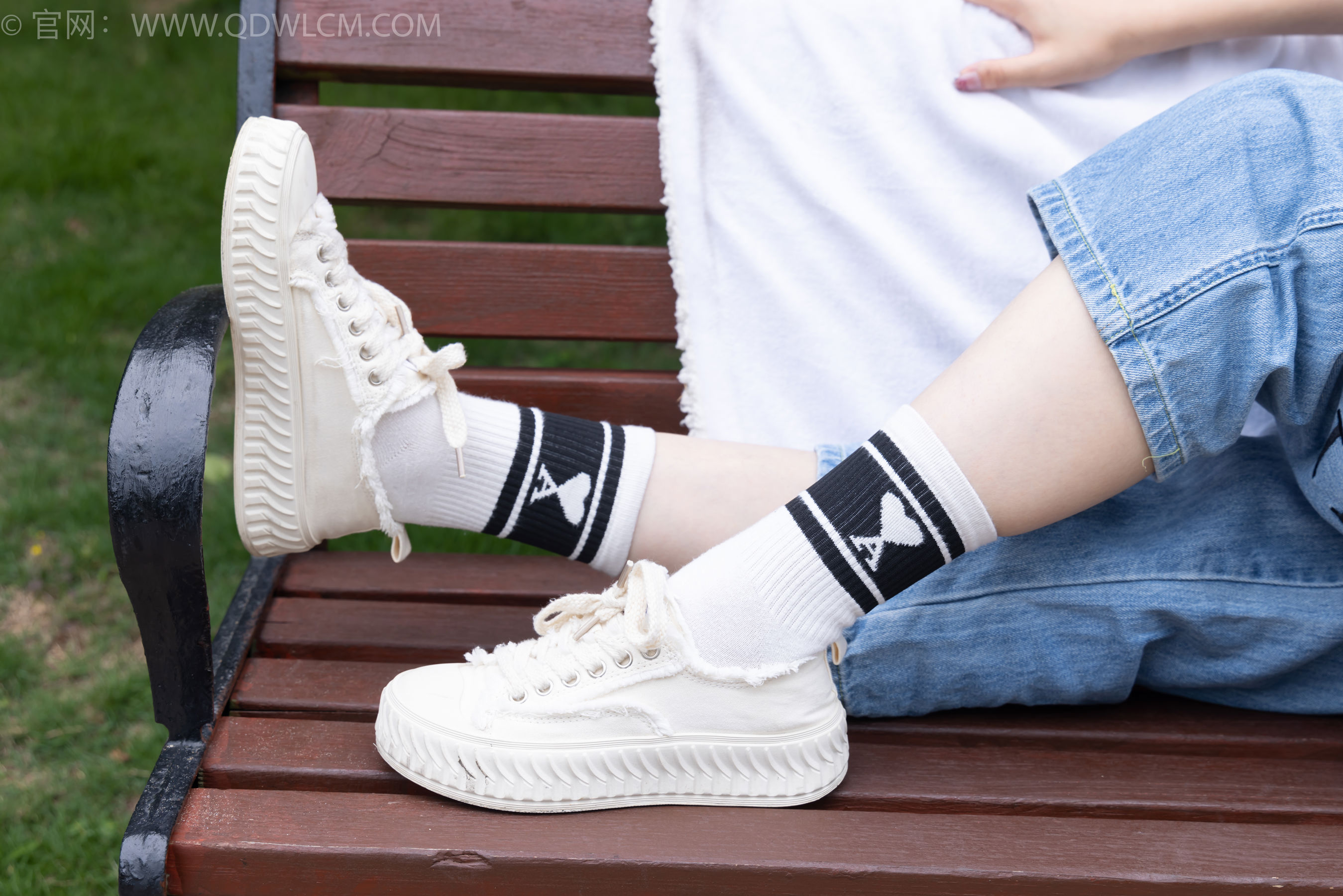 物恋传媒 No.2407 奶糖 - 帆布鞋、自然穿脏白棉袜、裸足/(160P)