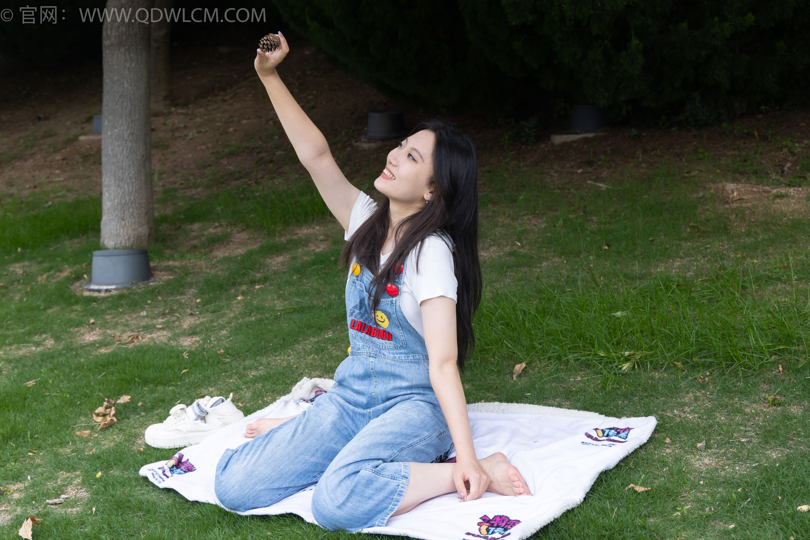 物恋传媒 No.2407 奶糖 - 帆布鞋、自然穿脏白棉袜、裸足/(160P)