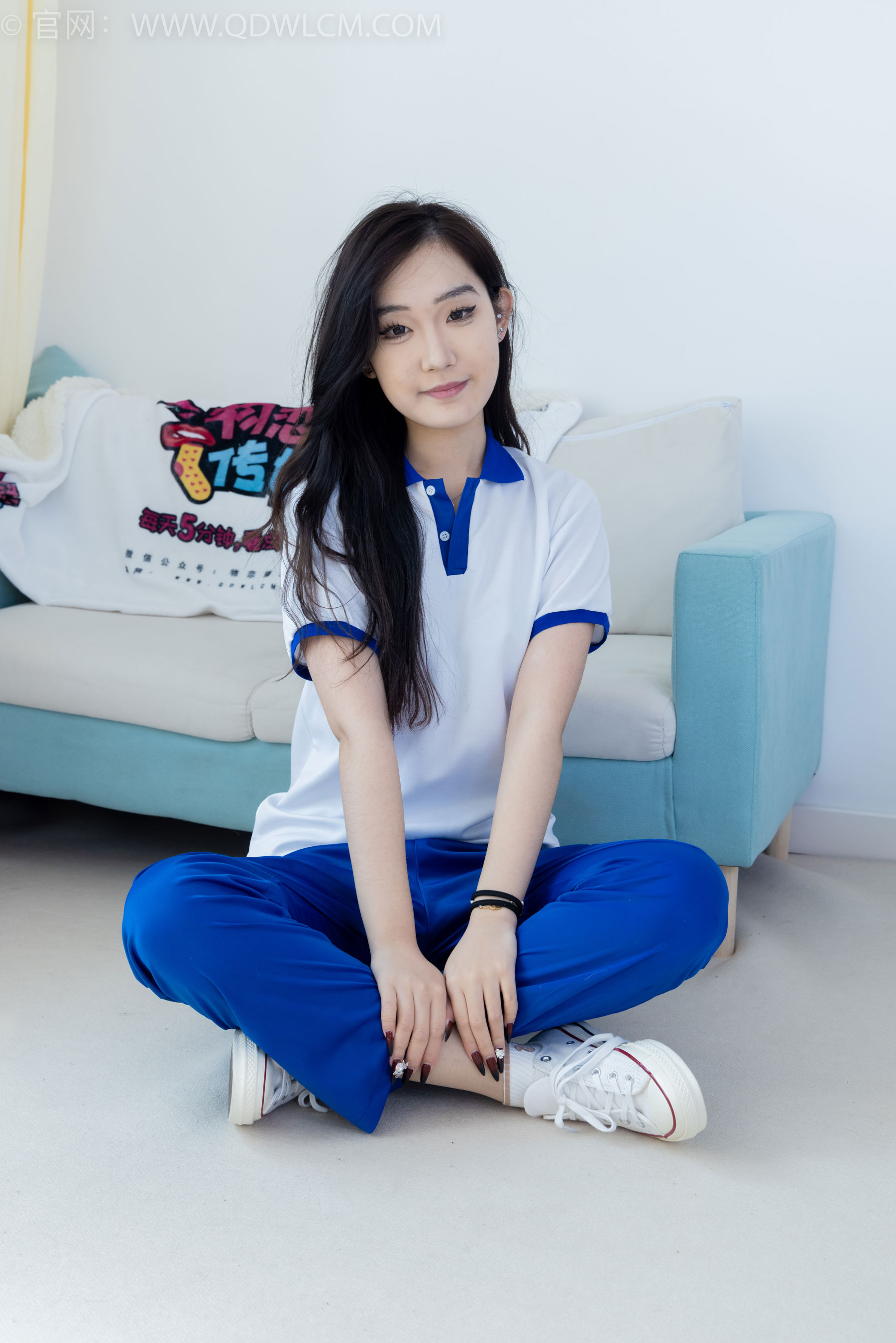 物恋传媒 No.2406 橙橙 - 帆布鞋、白棉袜、薄肉丝、校服裤里丝/(170P)