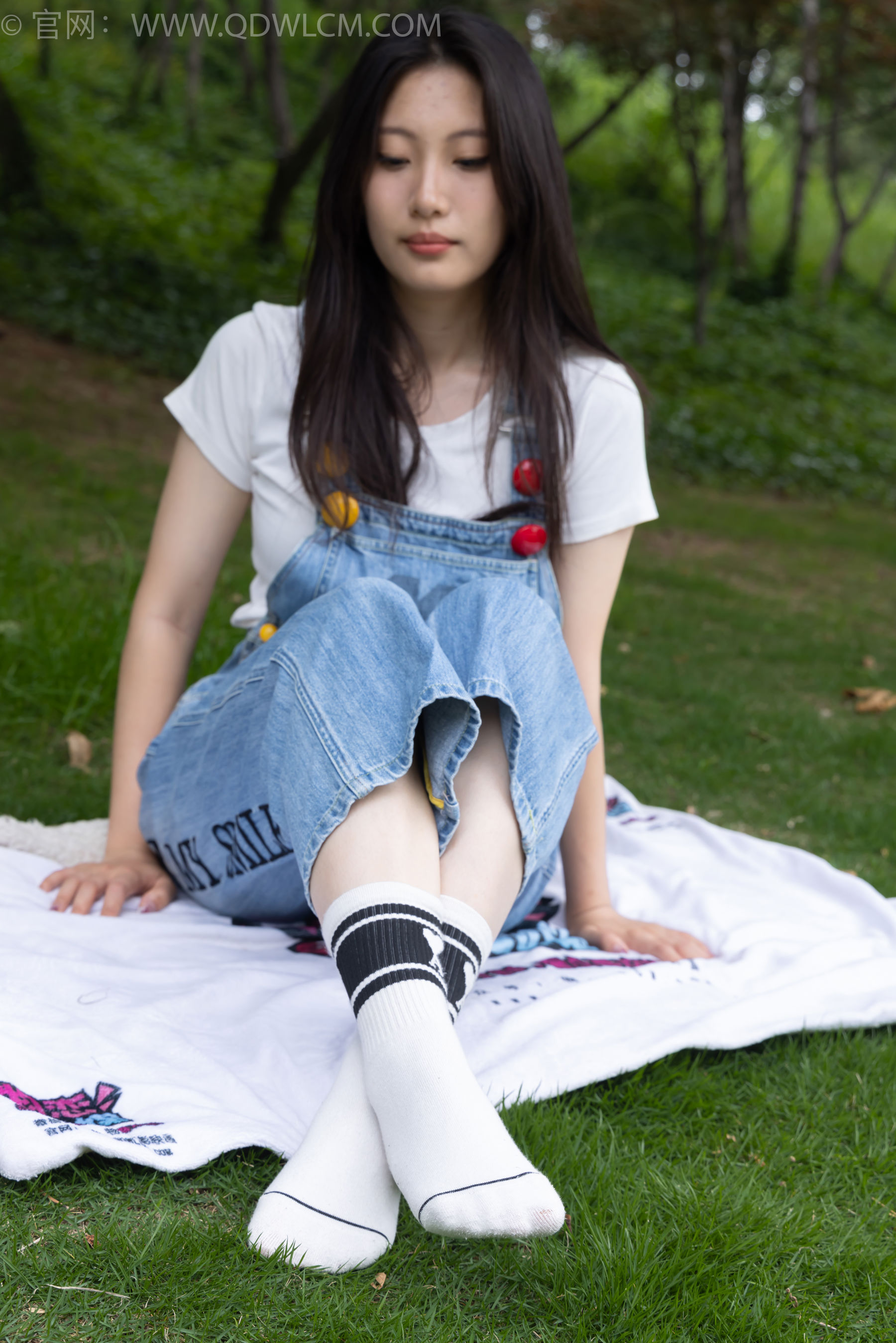 物恋传媒 No.2407 奶糖 - 帆布鞋、自然穿脏白棉袜、裸足/(160P)