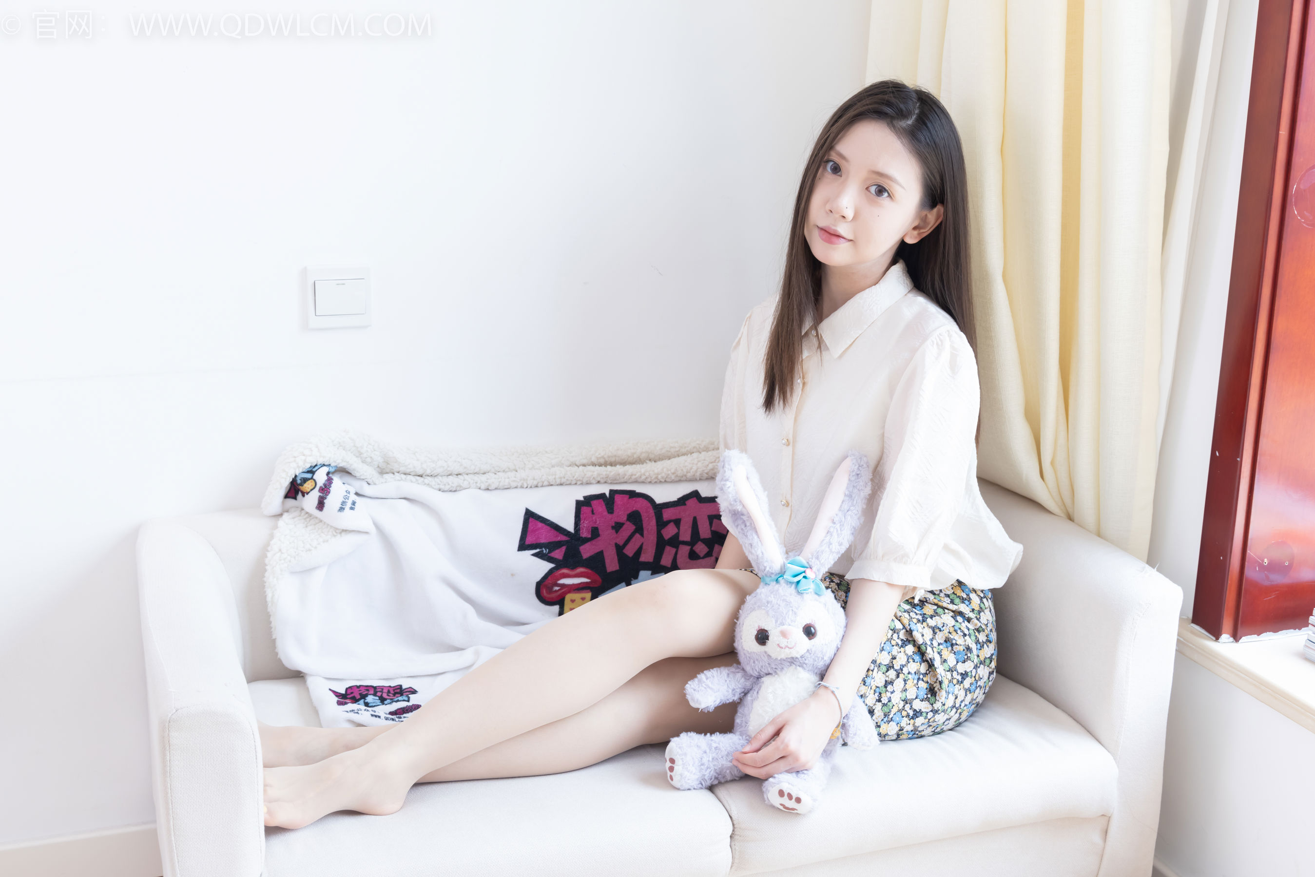 物恋传媒 No.2409 小曦 - 三双高跟鞋、薄肉丝、裸足/(155P)