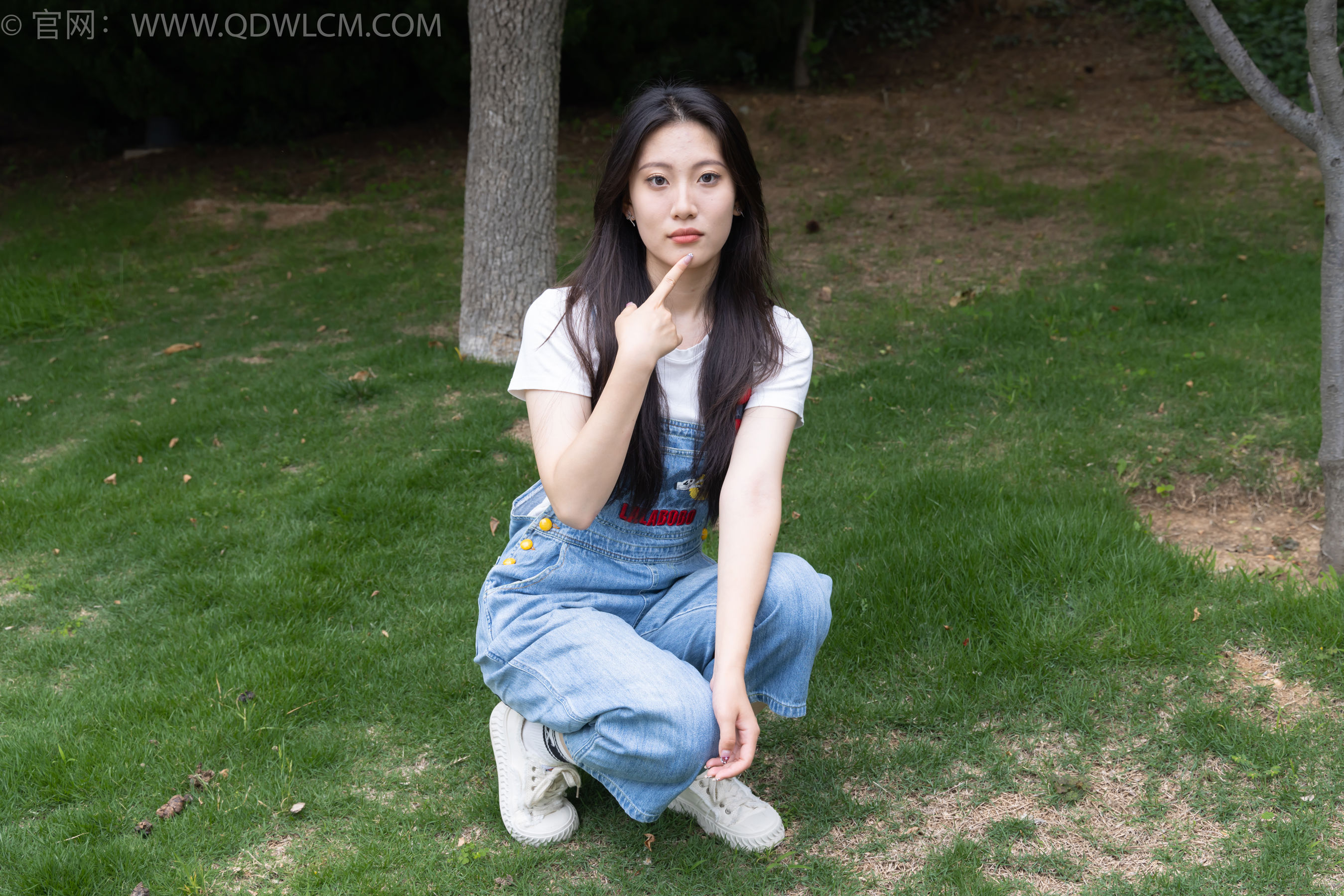 物恋传媒 No.2407 奶糖 - 帆布鞋、自然穿脏白棉袜、裸足/(160P)