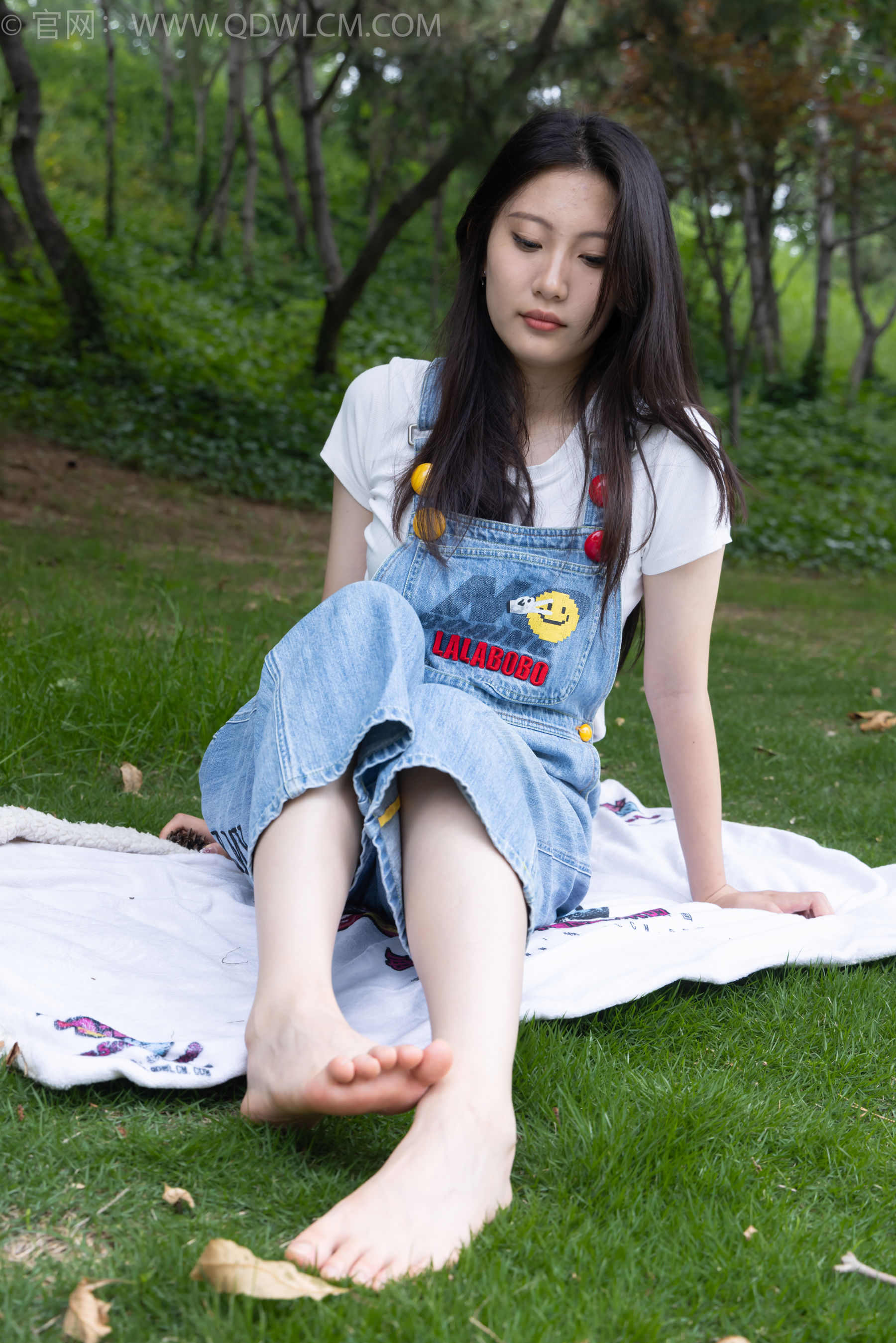 物恋传媒 No.2407 奶糖 - 帆布鞋、自然穿脏白棉袜、裸足/(160P)