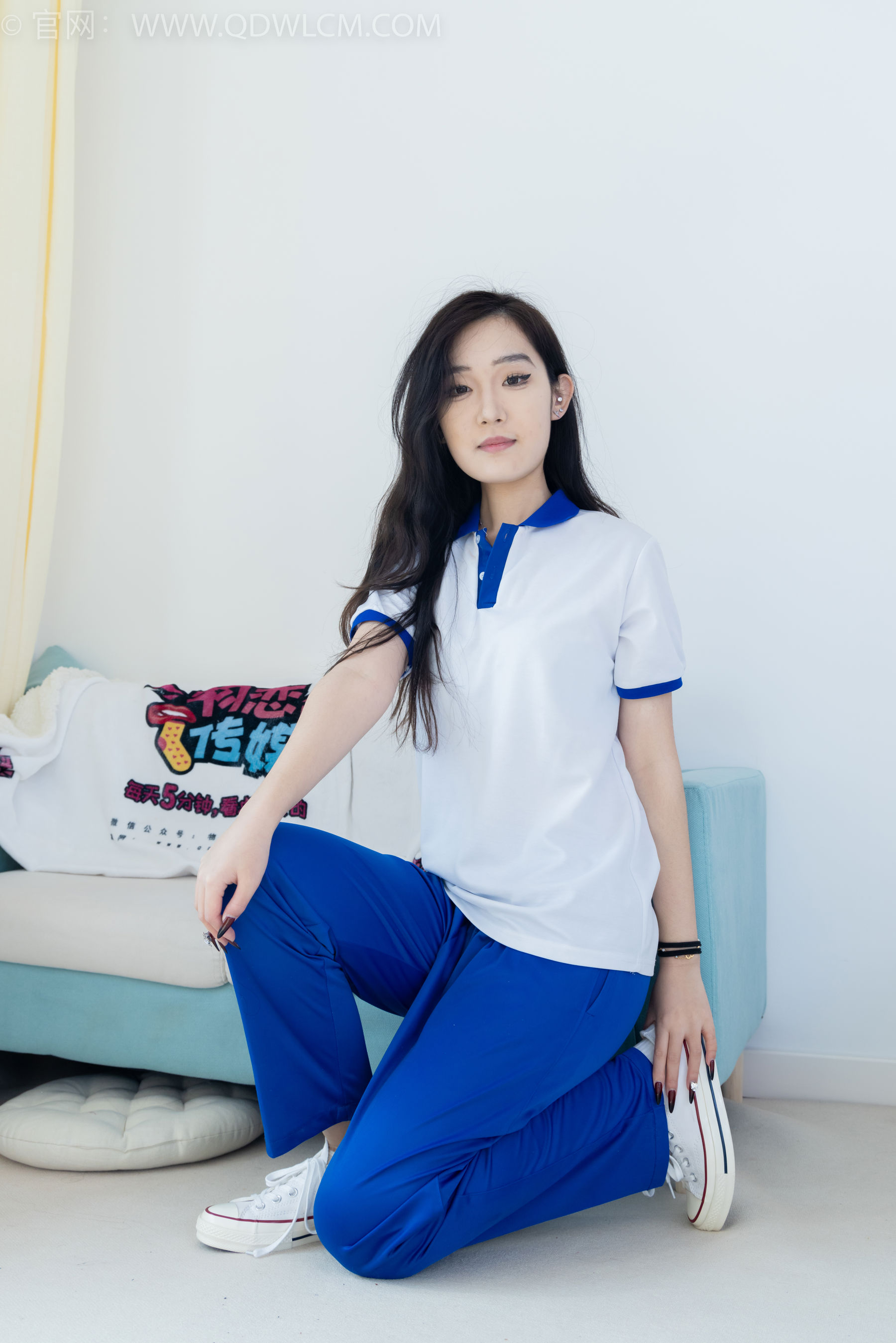 物恋传媒 No.2406 橙橙 - 帆布鞋、白棉袜、薄肉丝、校服裤里丝/(170P)