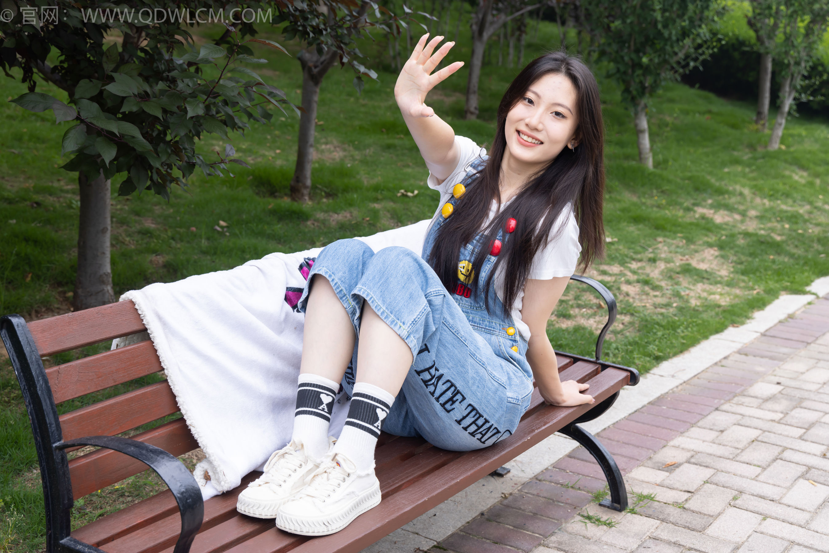 物恋传媒 No.2407 奶糖 - 帆布鞋、自然穿脏白棉袜、裸足/(160P)