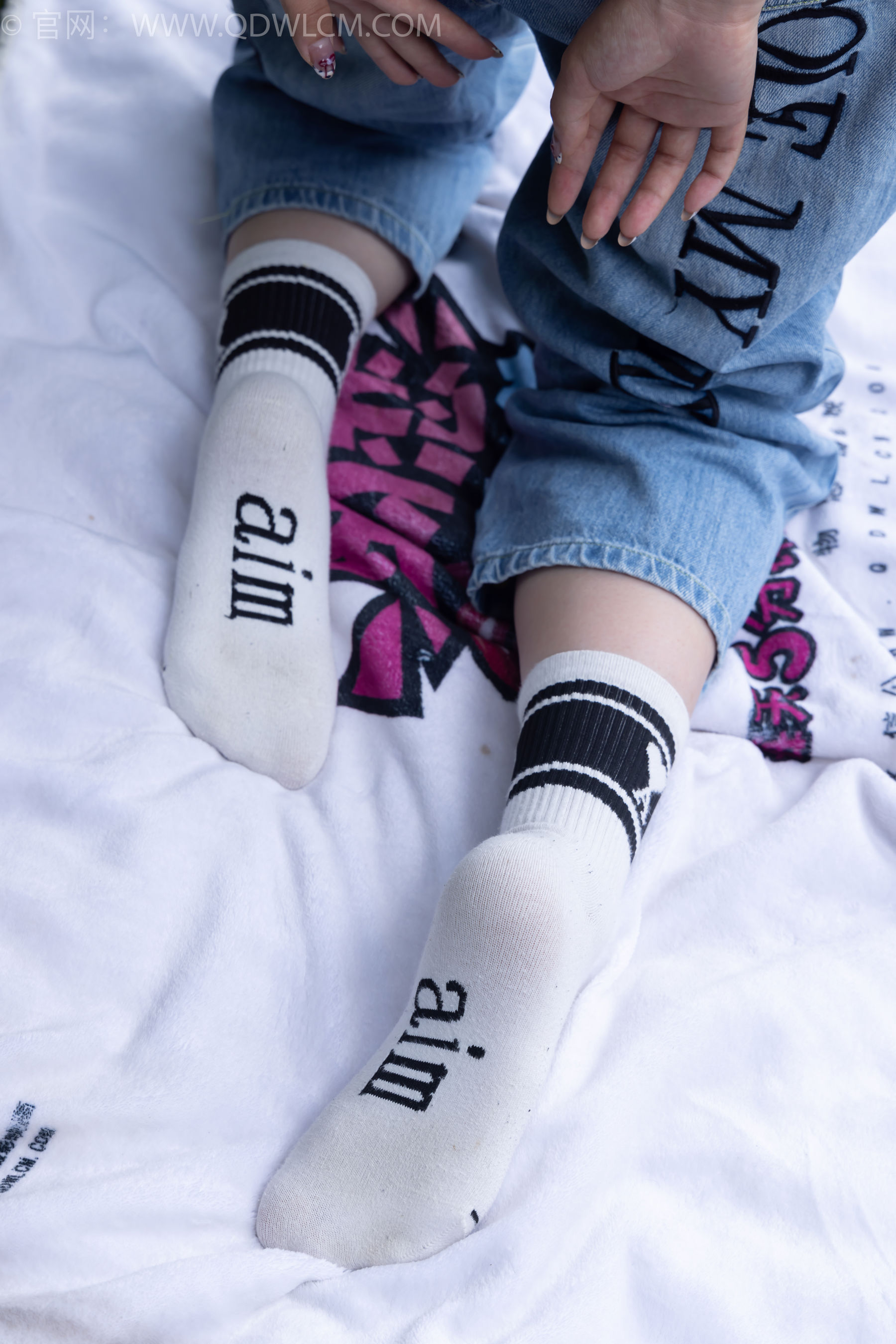 物恋传媒 No.2407 奶糖 - 帆布鞋、自然穿脏白棉袜、裸足/(160P)