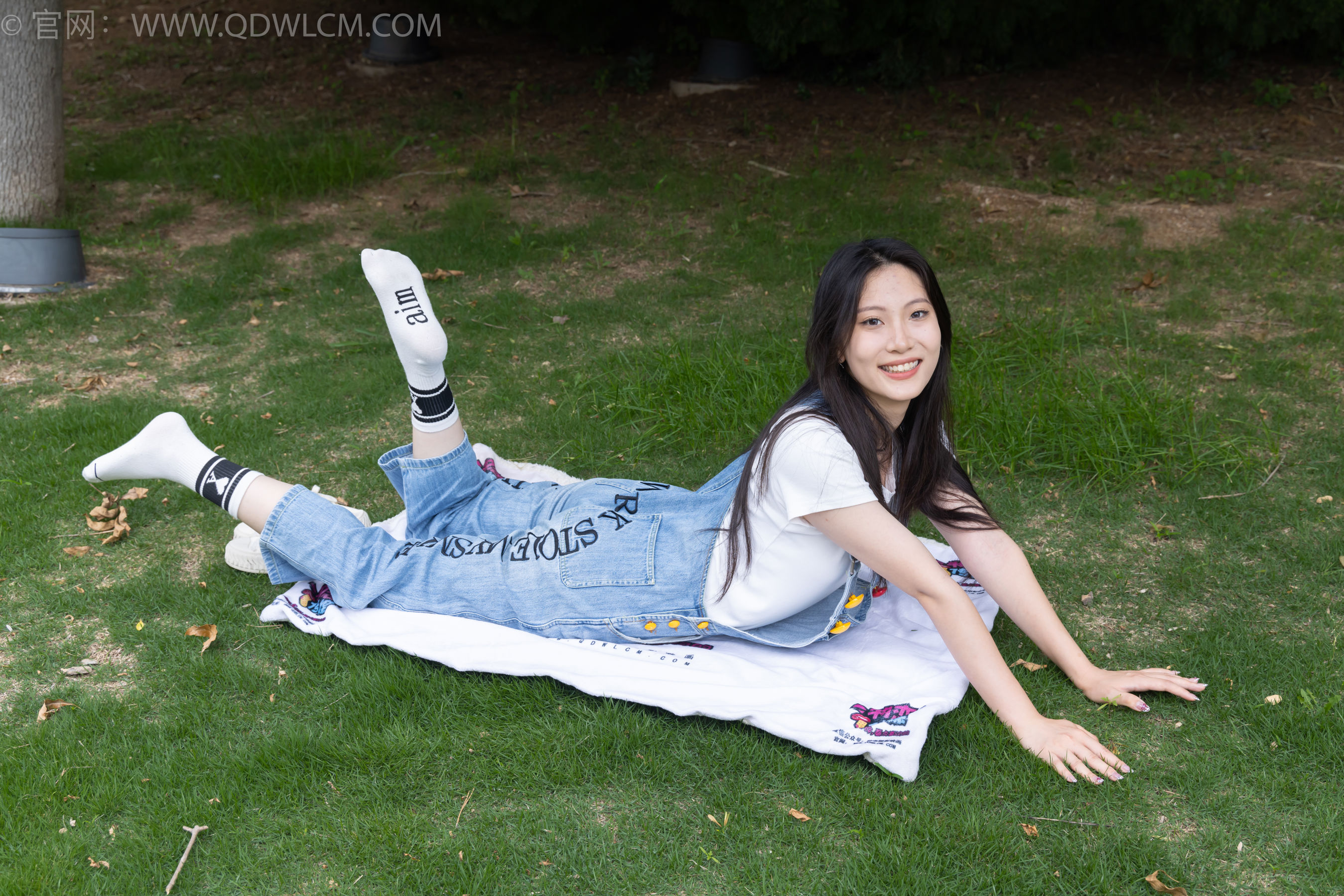 物恋传媒 No.2407 奶糖 - 帆布鞋、自然穿脏白棉袜、裸足/(160P)