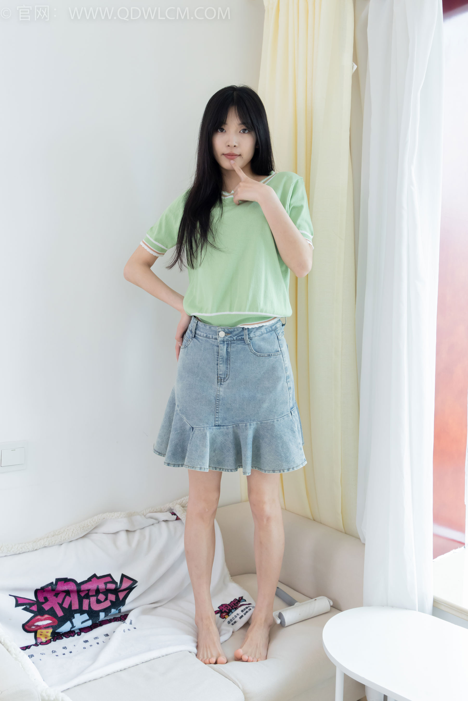 物恋传媒 No.2402 茯苓 - 板鞋、白棉袜、裸足/(190P)