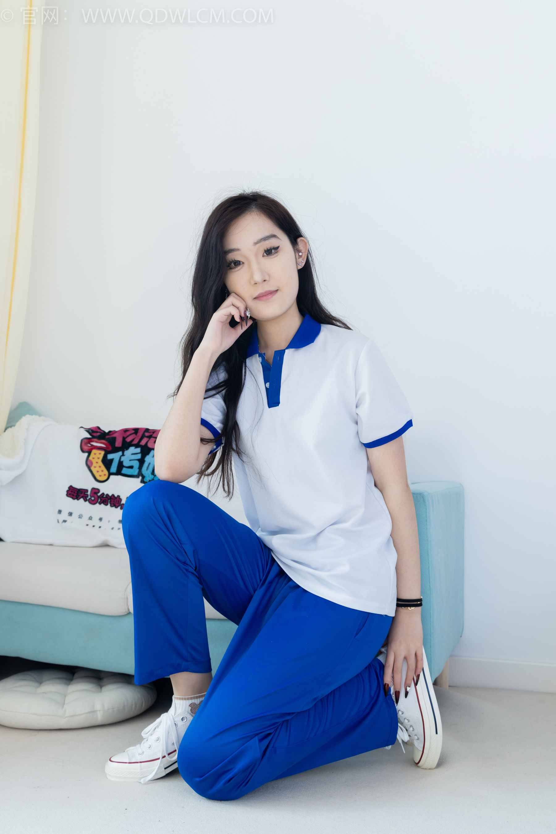 物恋传媒 No.2406 橙橙 - 帆布鞋、白棉袜、薄肉丝、校服裤里丝/(170P)