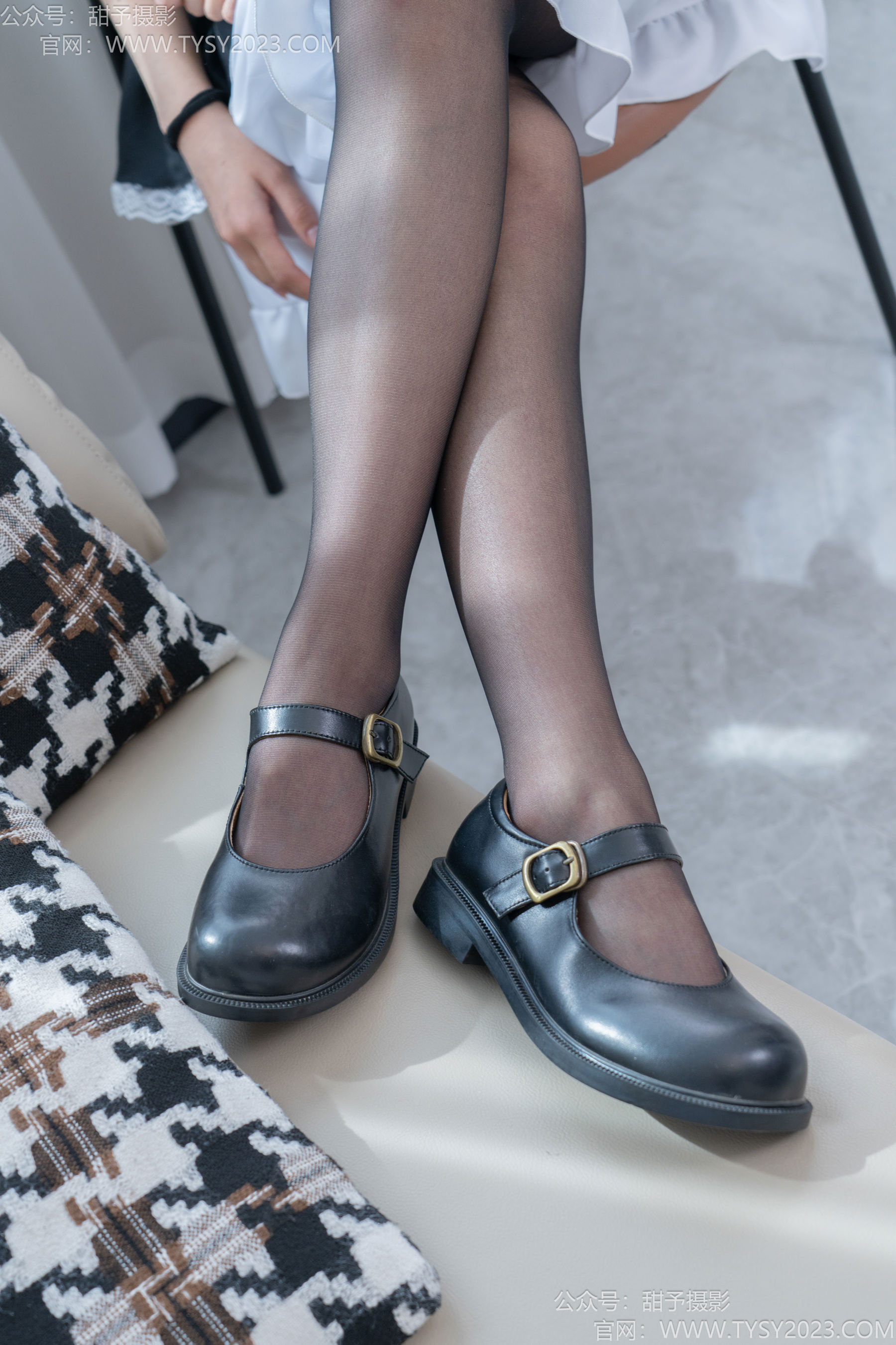 甜予摄影 No.195 贝壳 -皮鞋、薄黑丝、裸足、足印剧情/(129P)