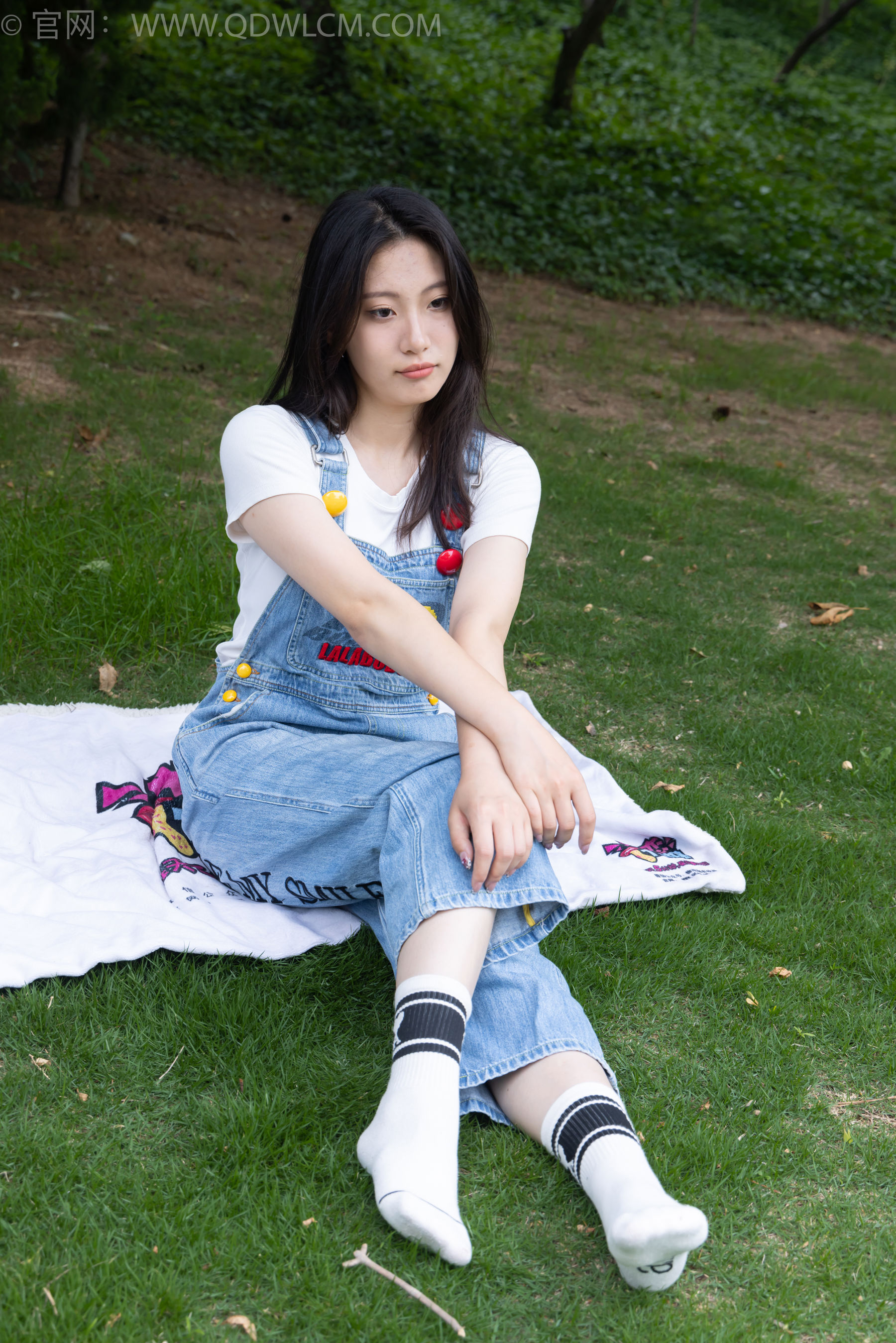 物恋传媒 No.2407 奶糖 - 帆布鞋、自然穿脏白棉袜、裸足/(160P)