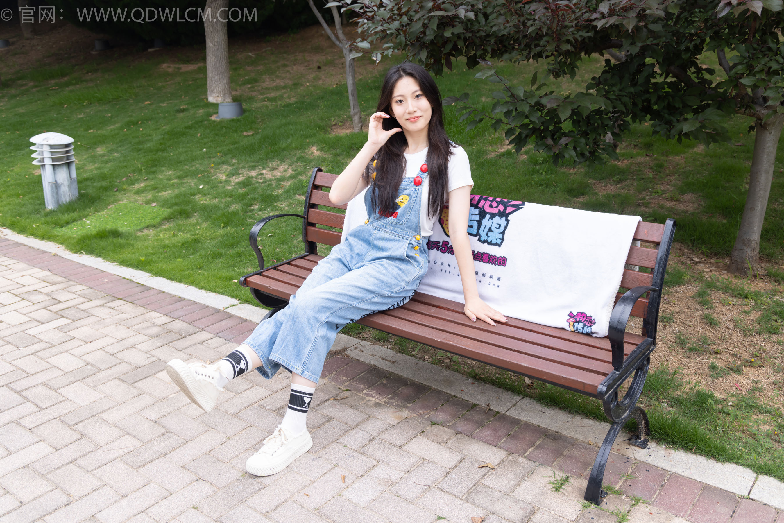 物恋传媒 No.2407 奶糖 - 帆布鞋、自然穿脏白棉袜、裸足/(160P)